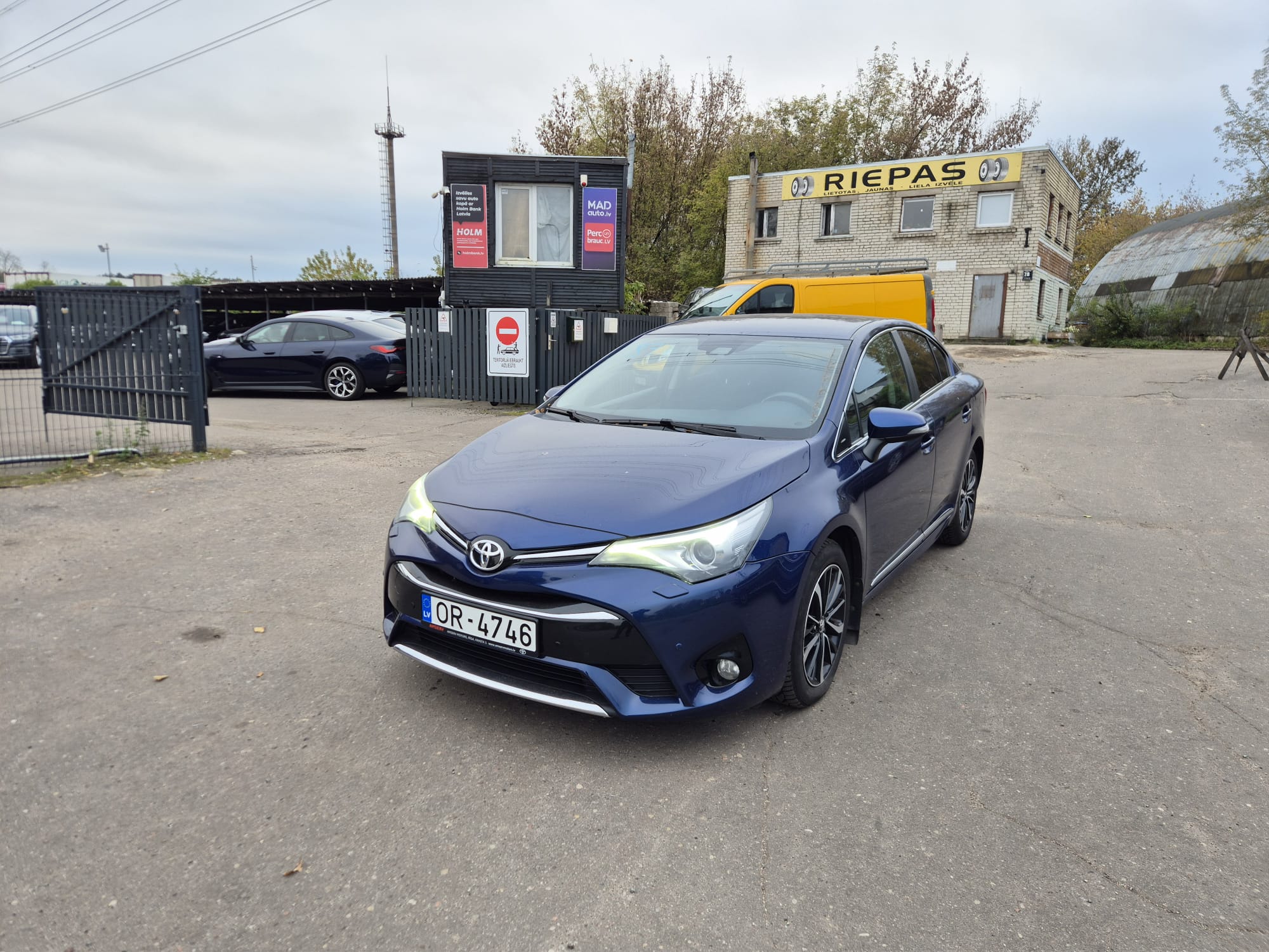 Car image 3