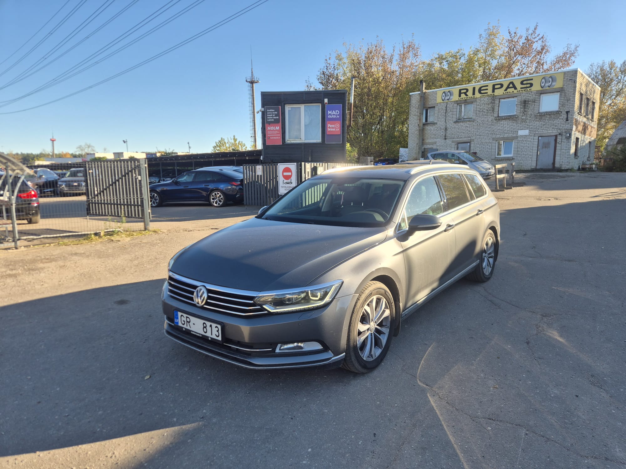 Car image 3