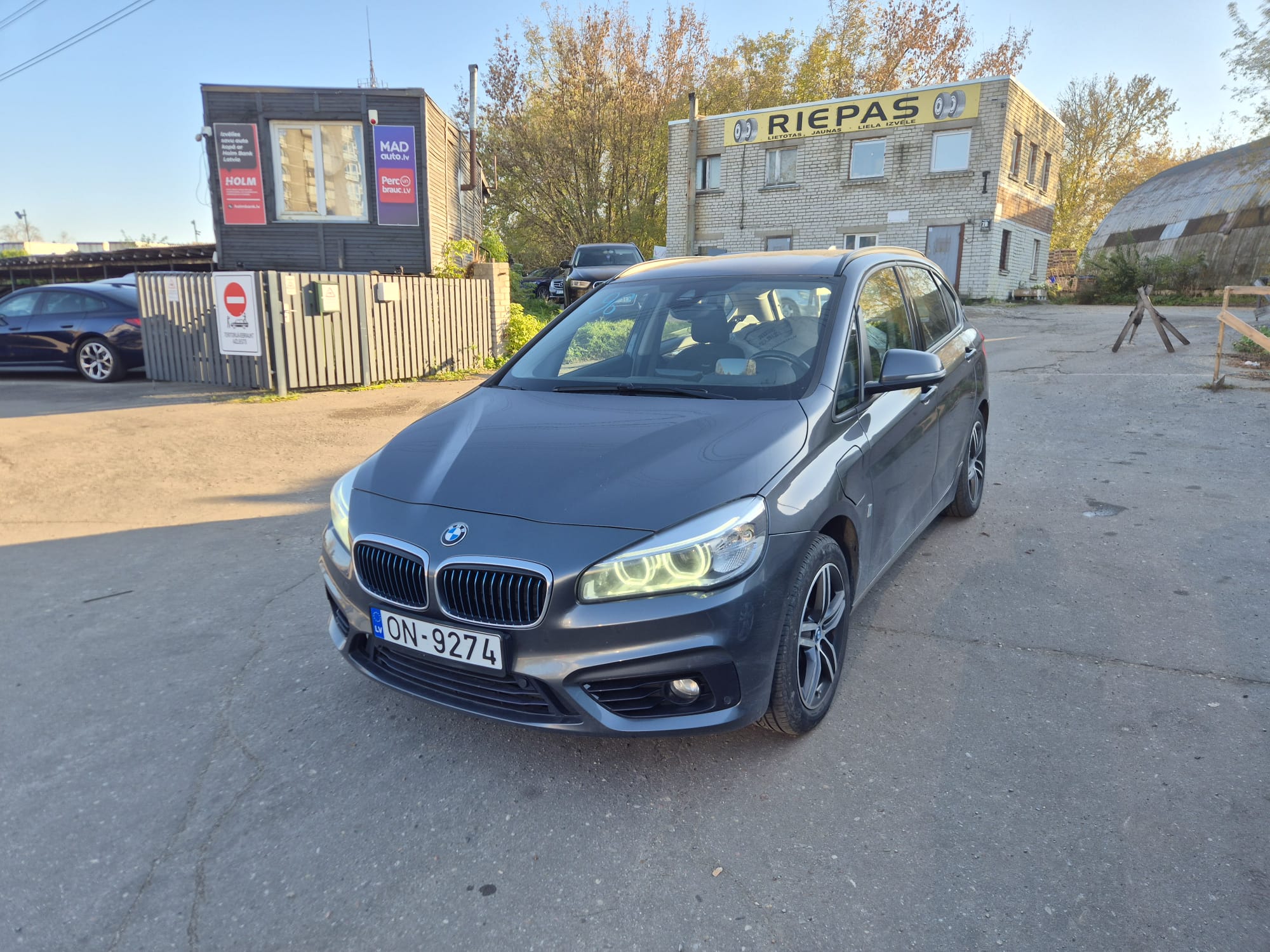 Car image 3