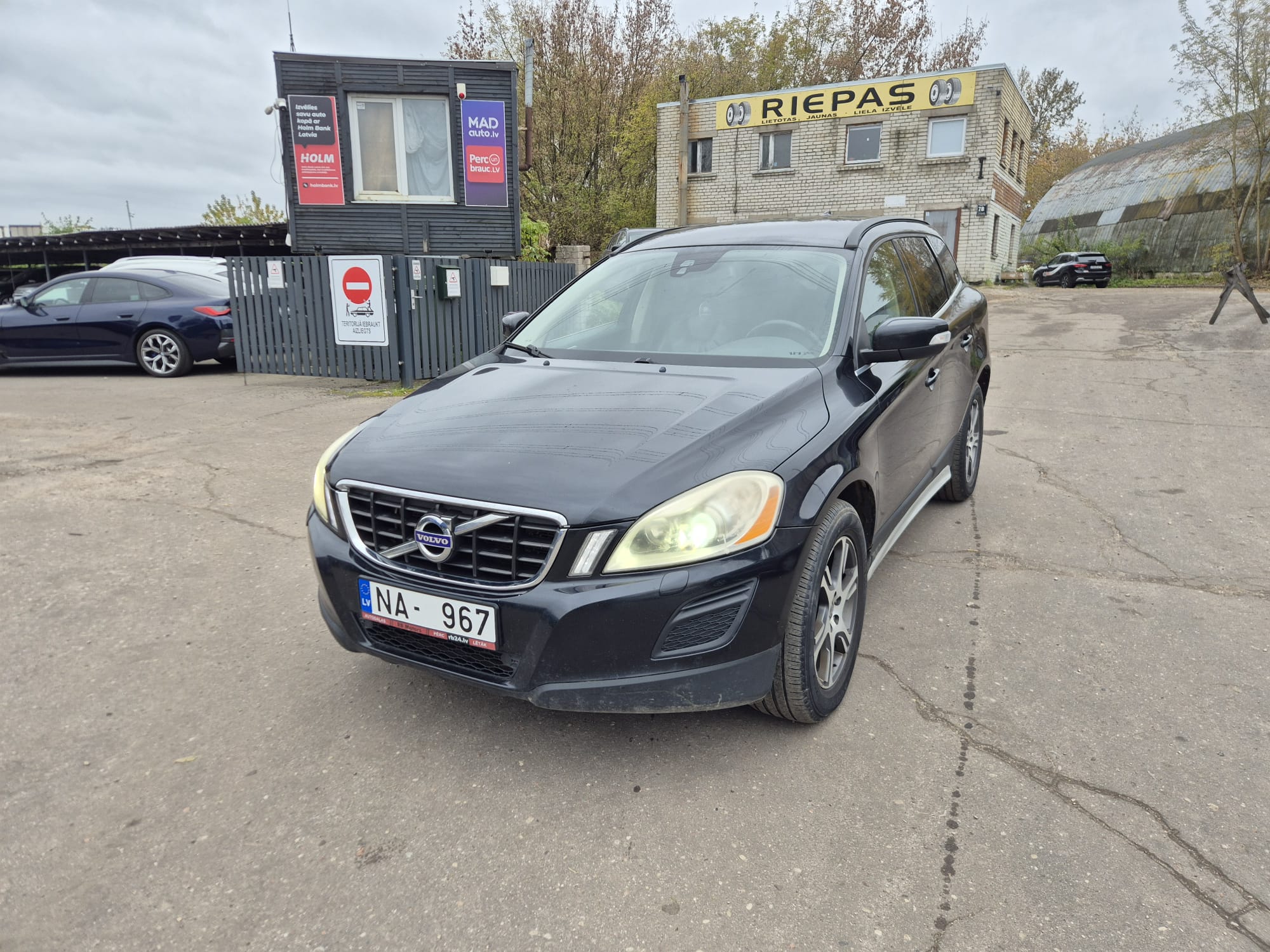 Car image 3