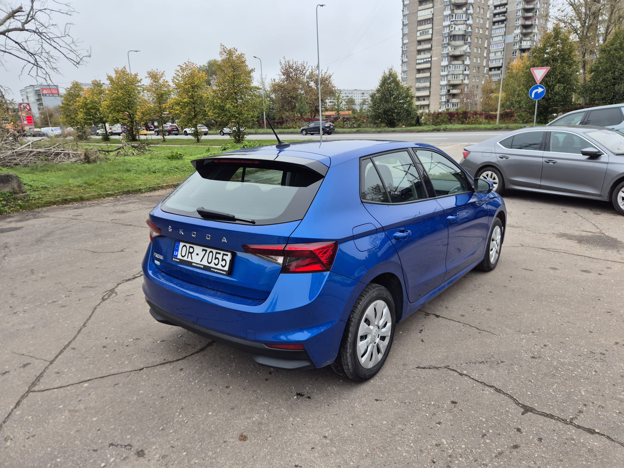 Car image 5