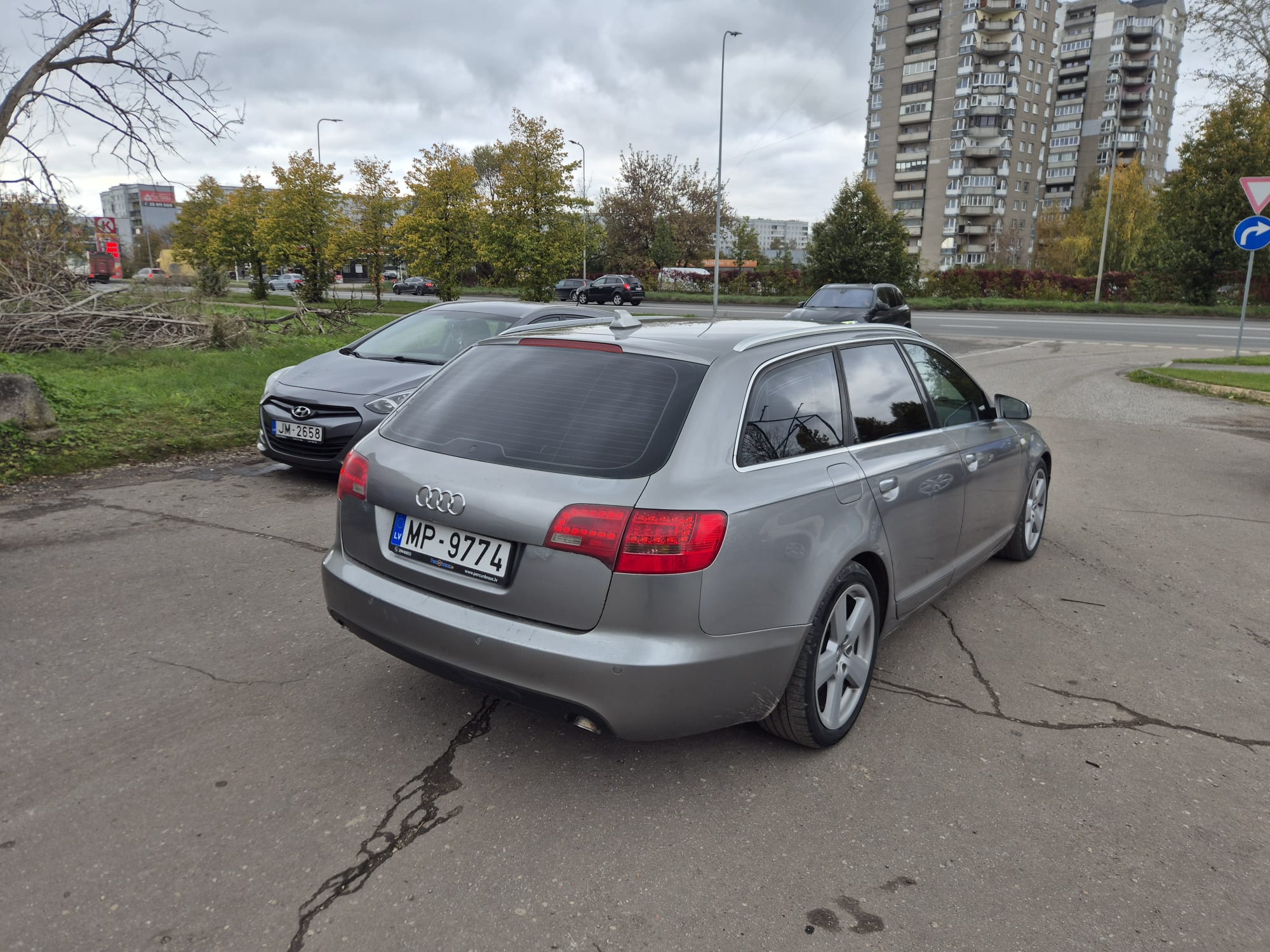 Car image 5