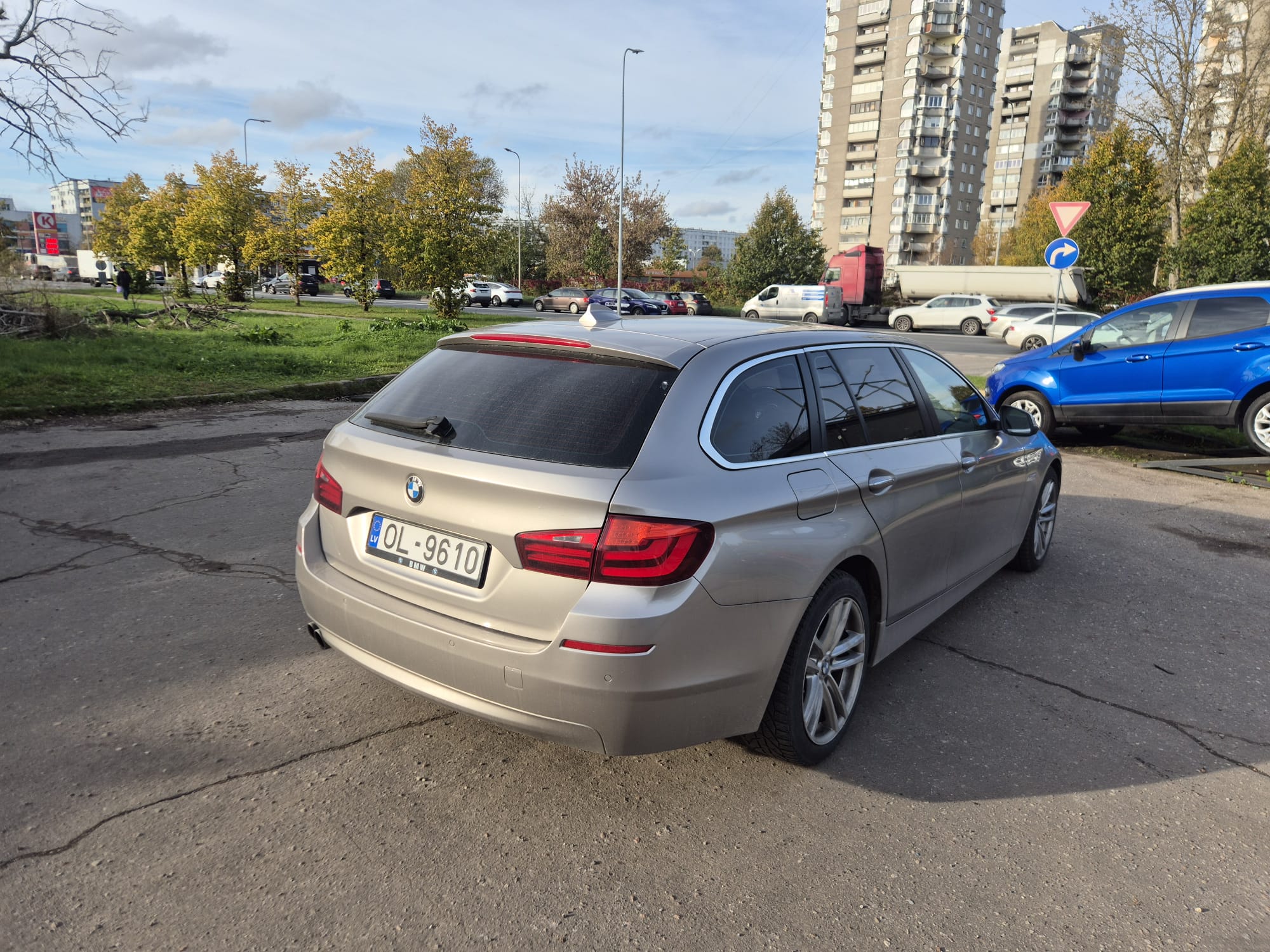 Car image 5