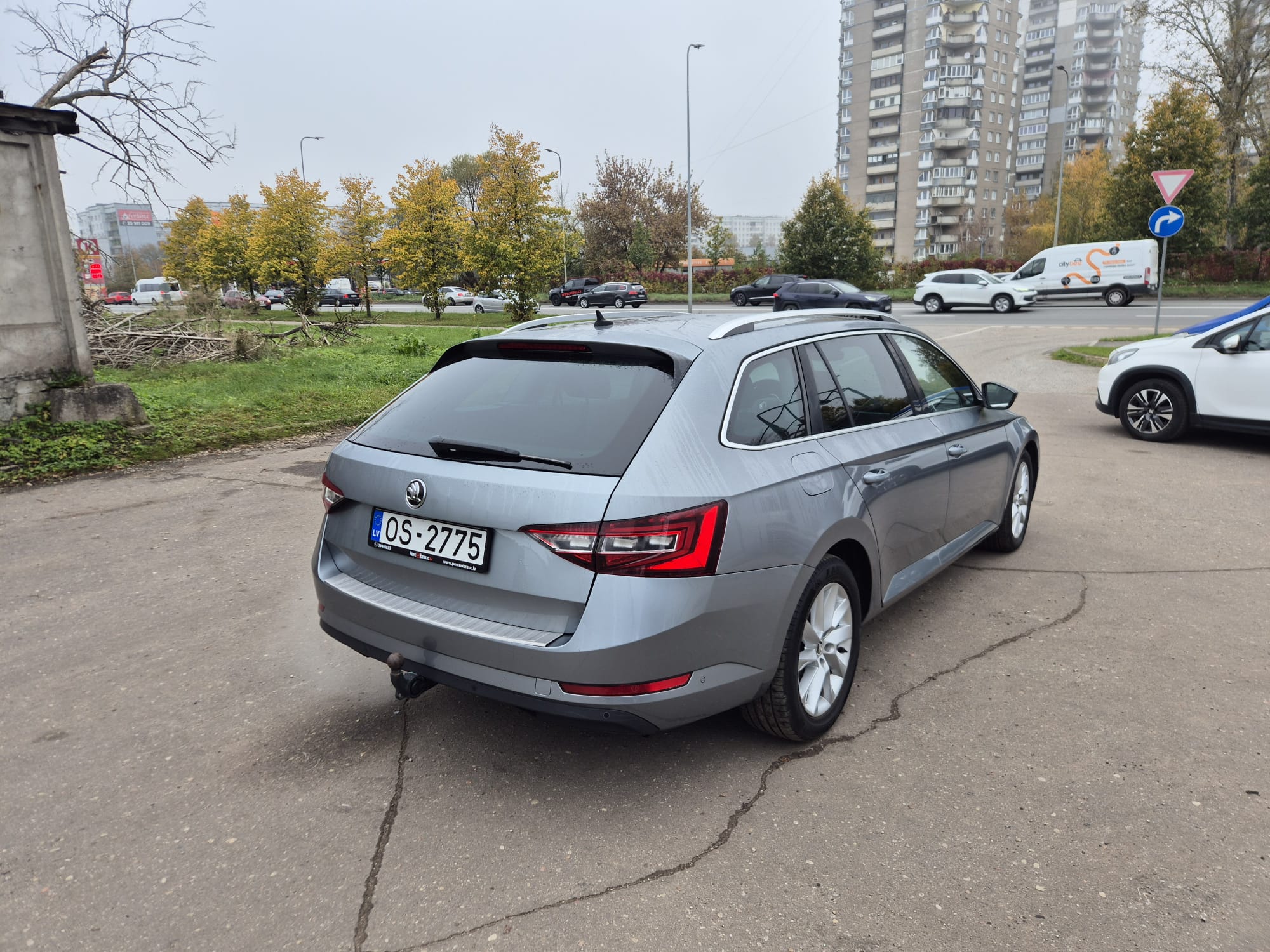 Car image 5