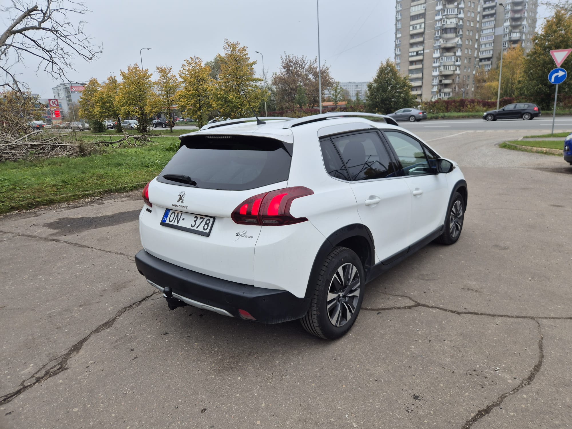 Car image 5