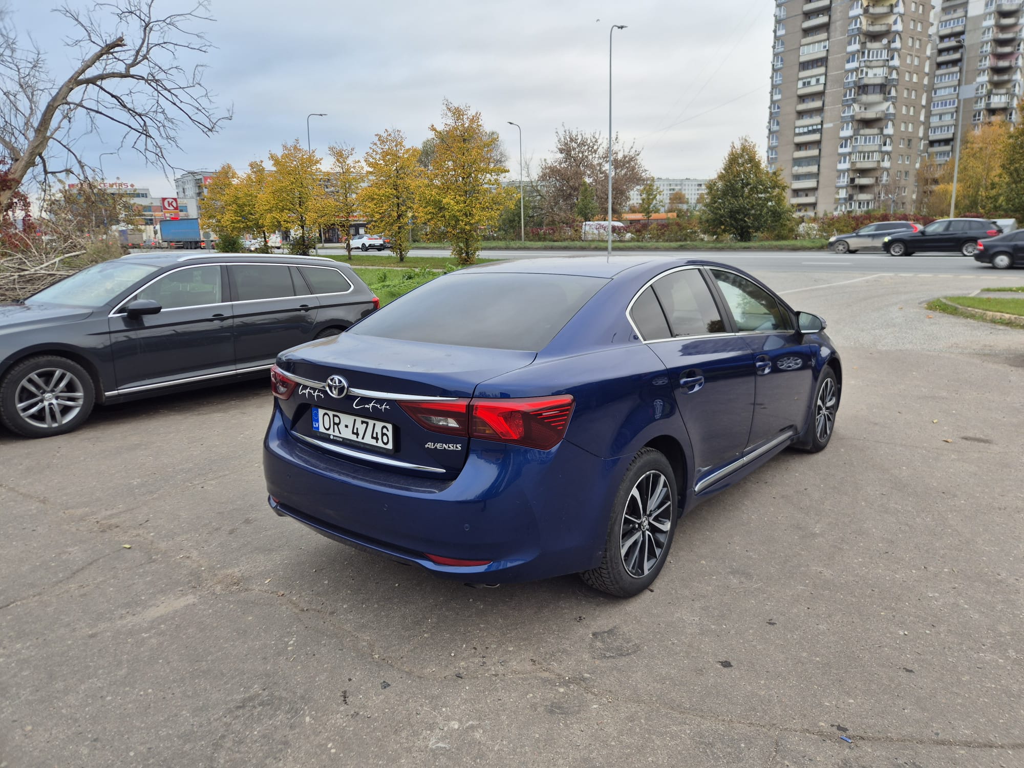 Car image 5