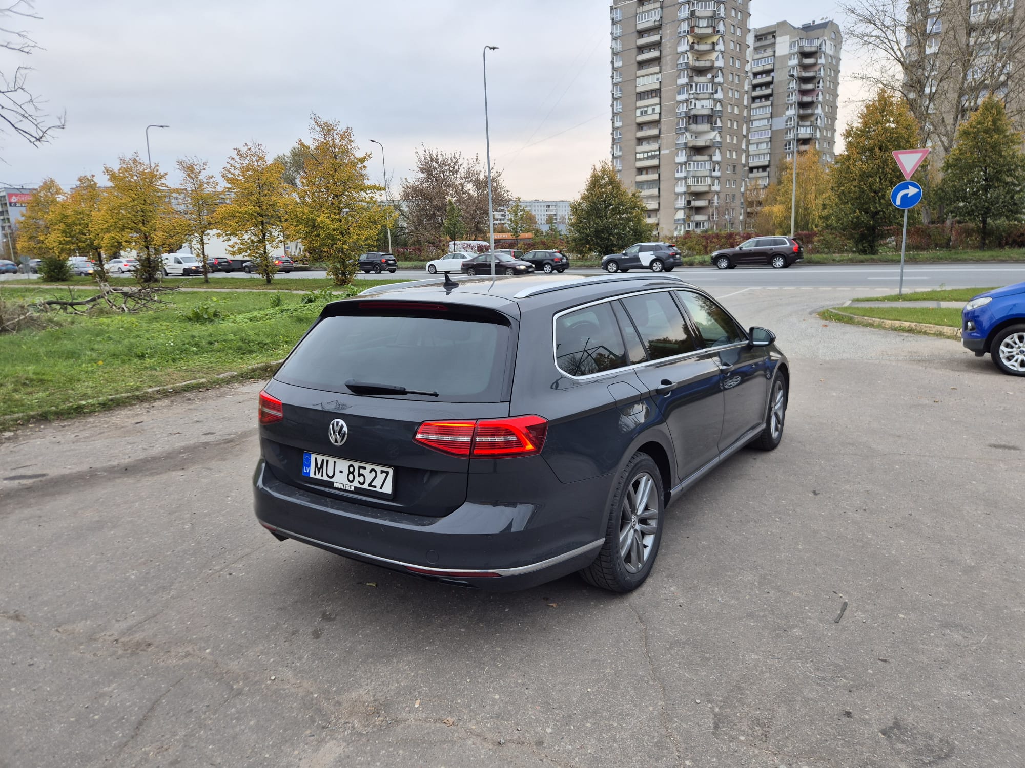 Car image 5