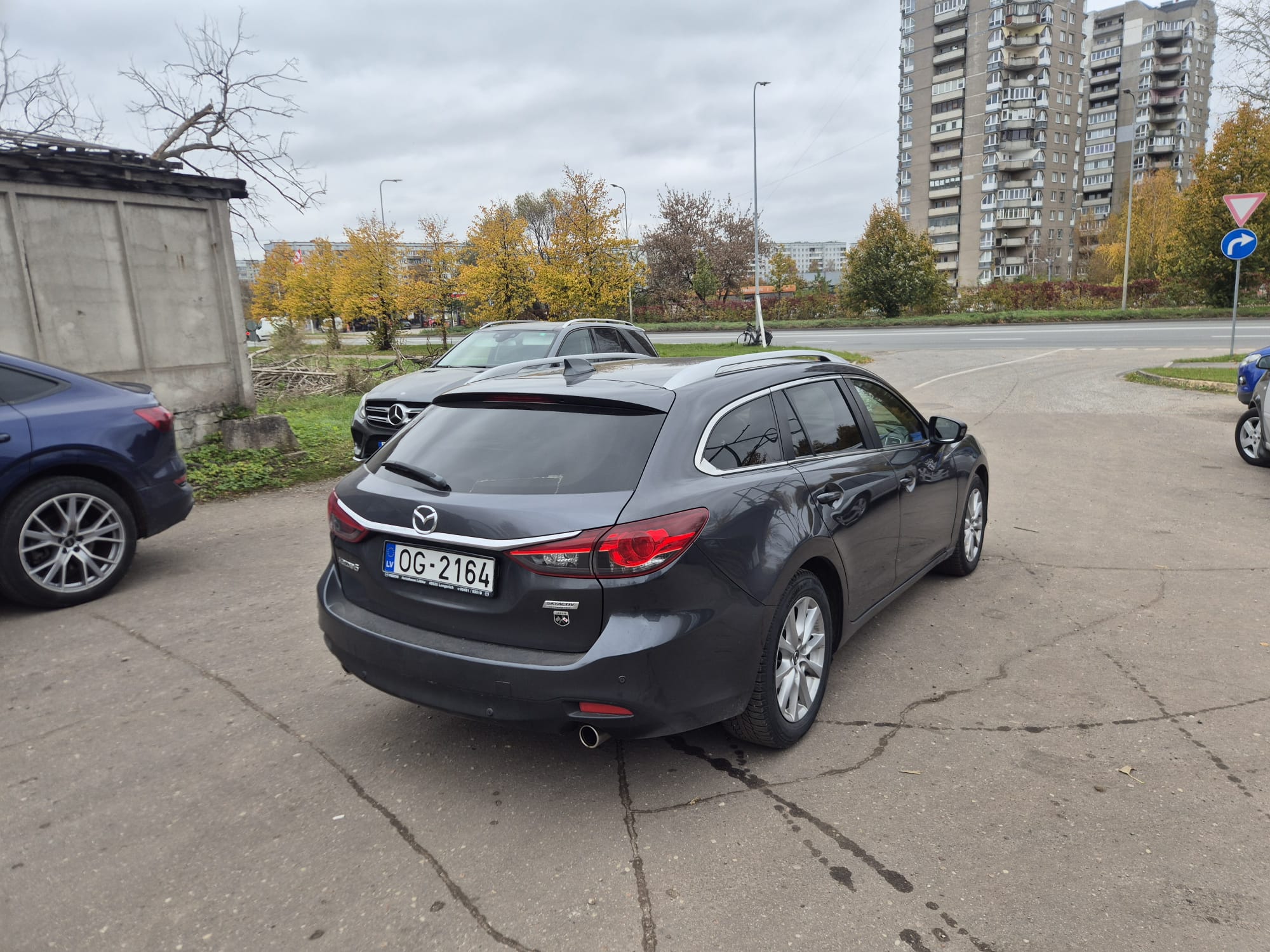 Car image 5