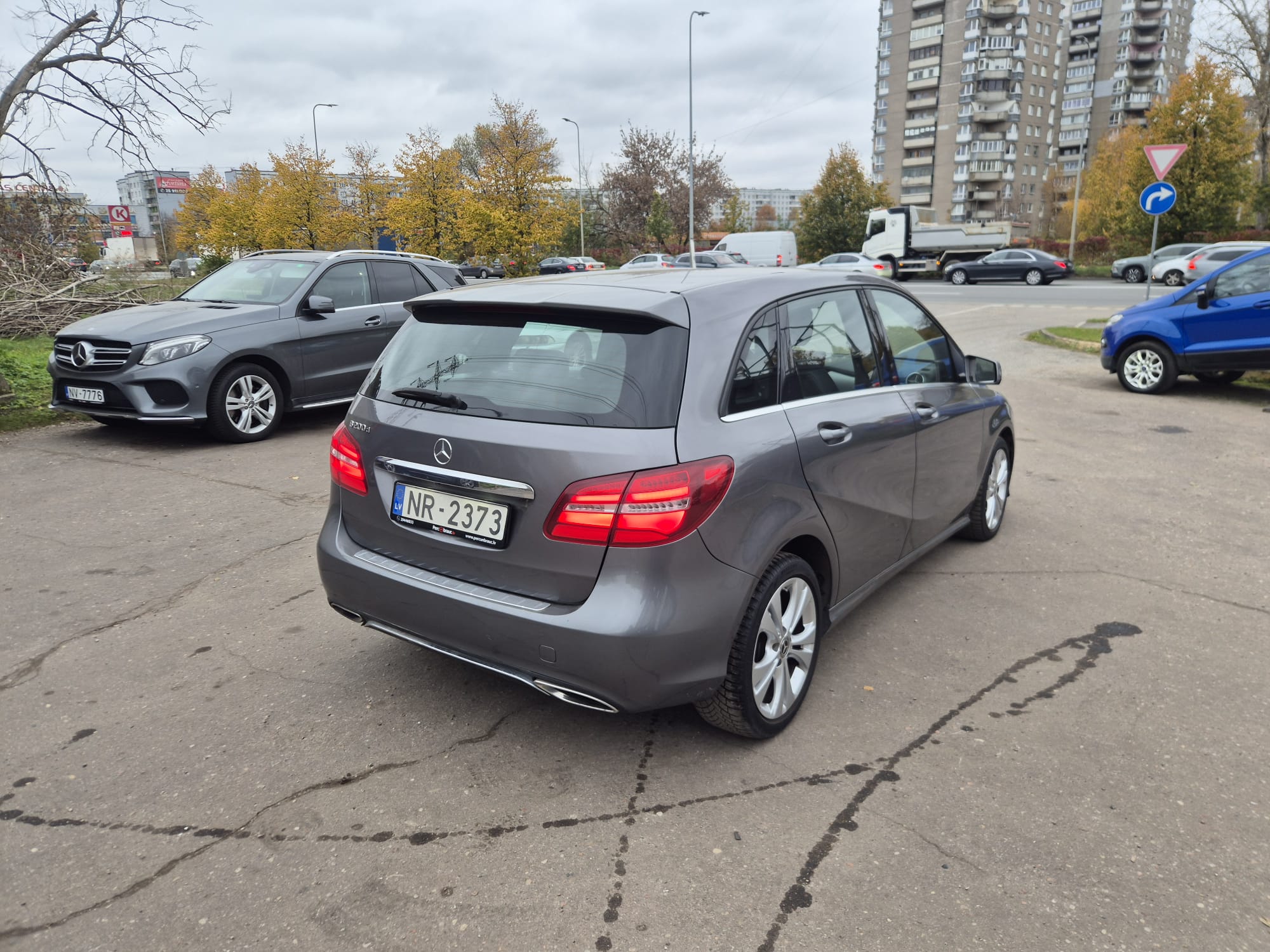 Car image 5