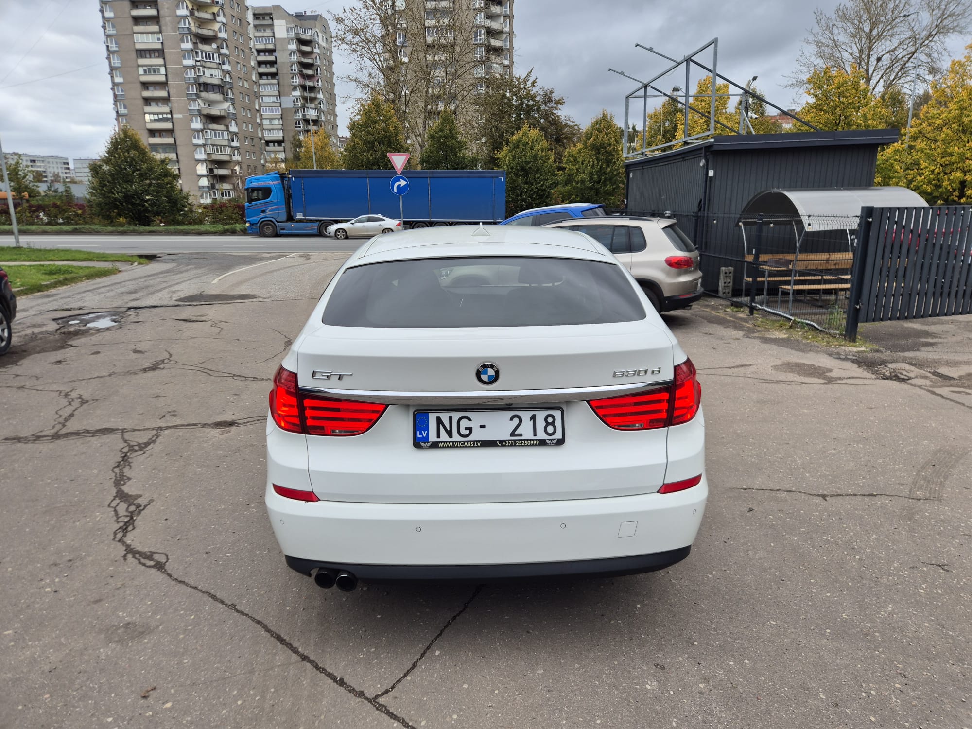 Car image 6