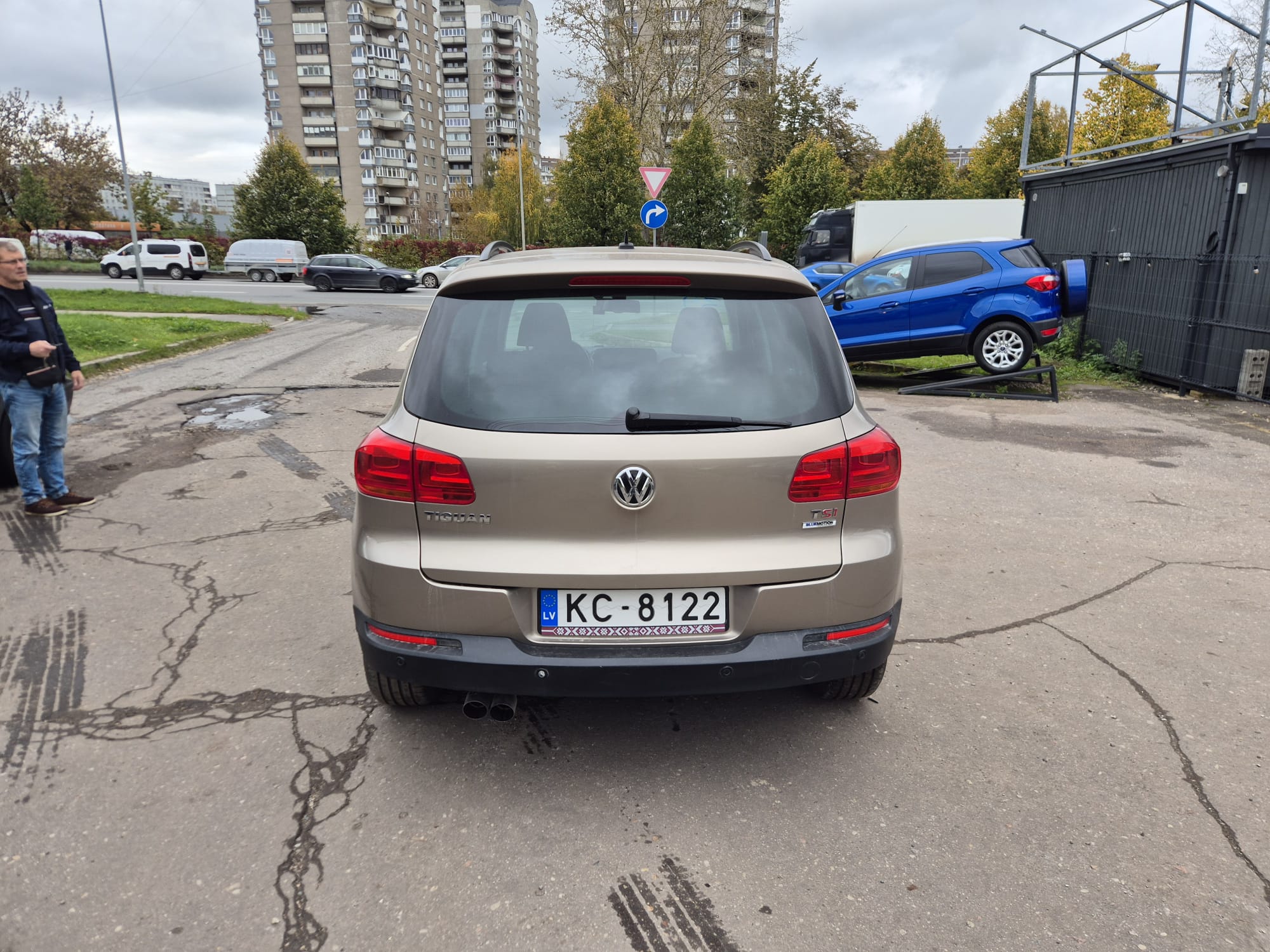 Car image 6