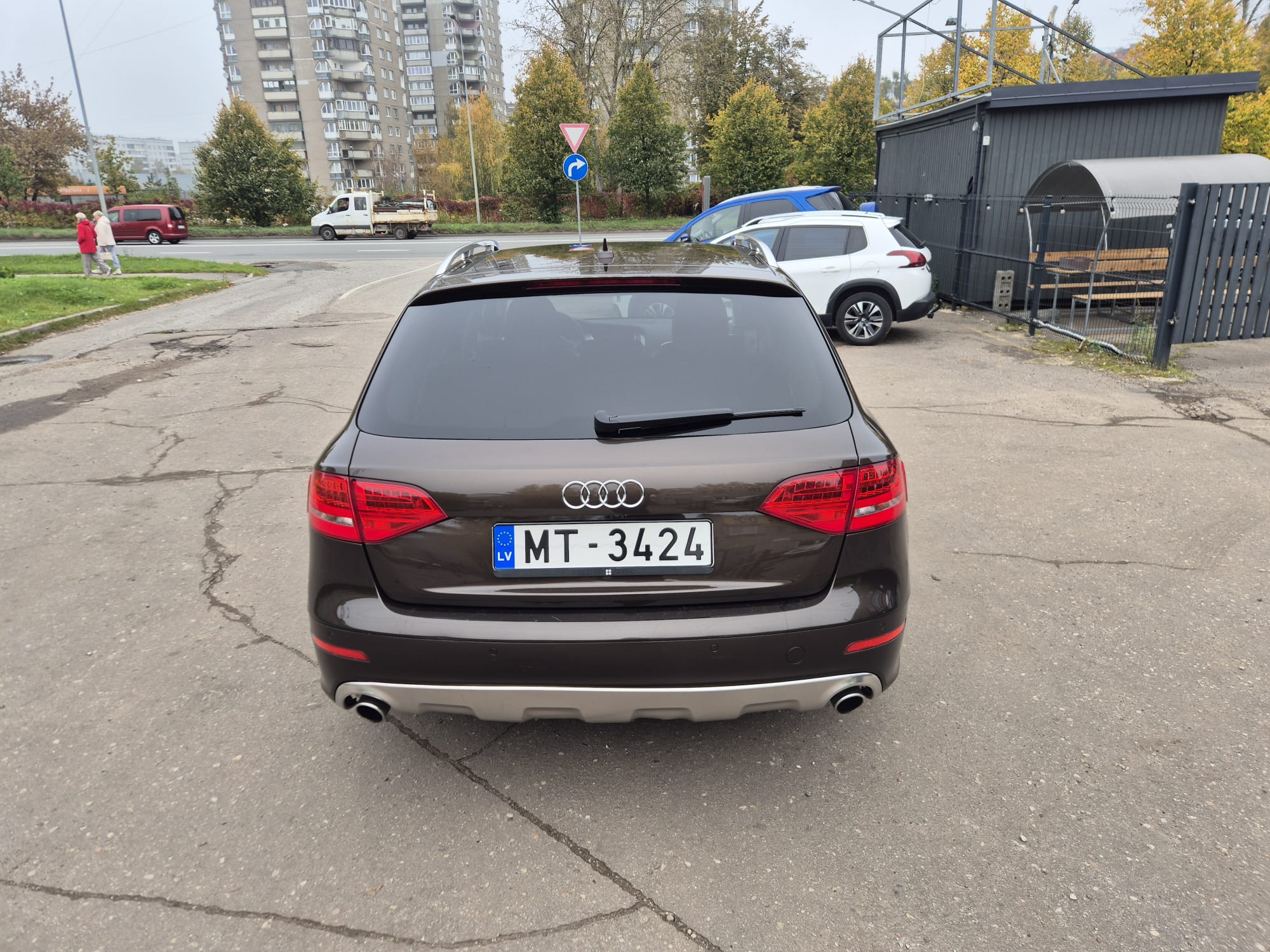 Car image 6