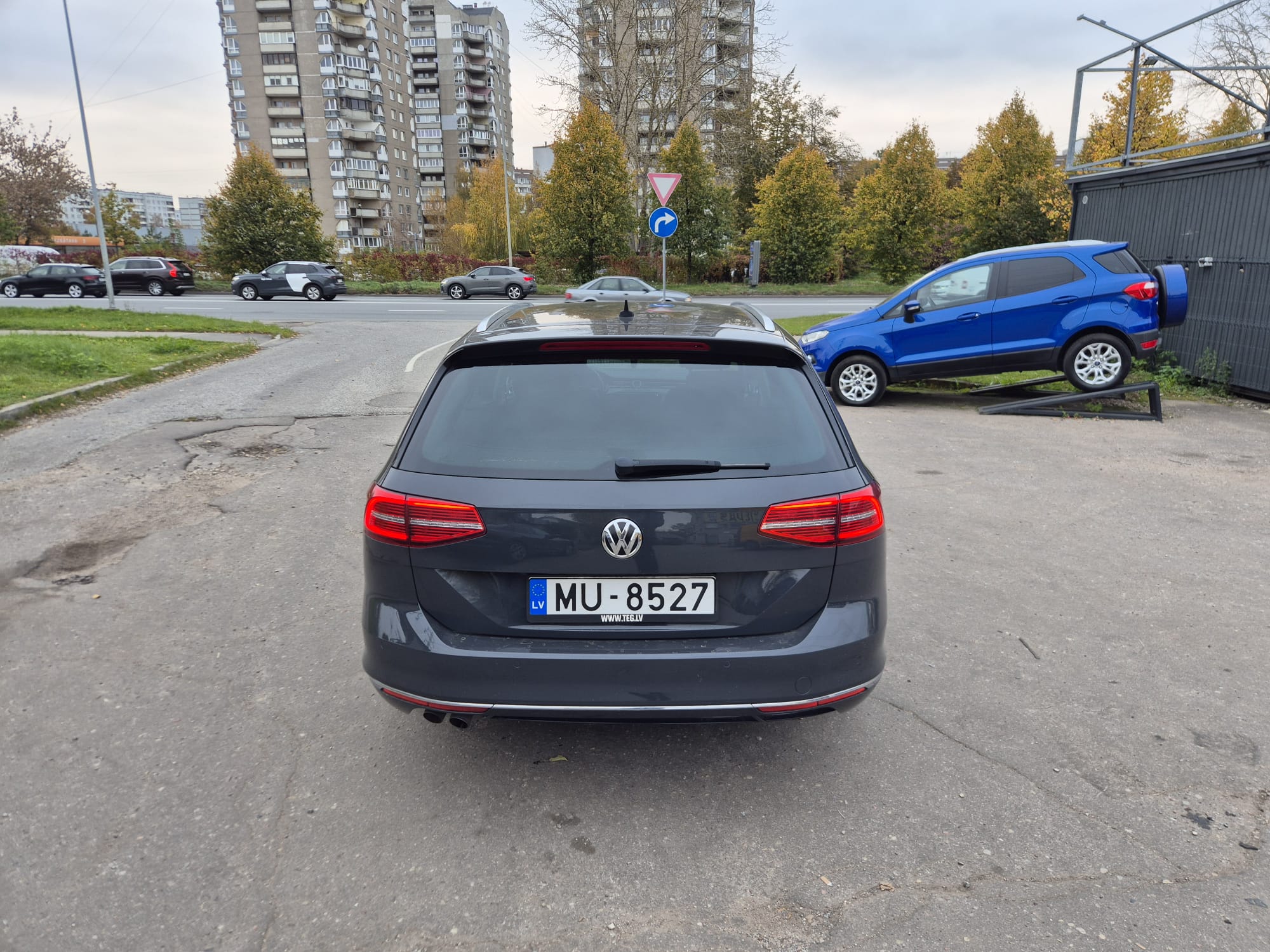 Car image 6