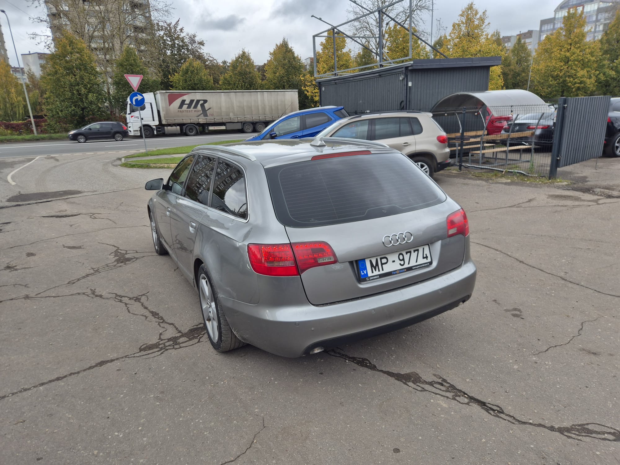 Car image 7