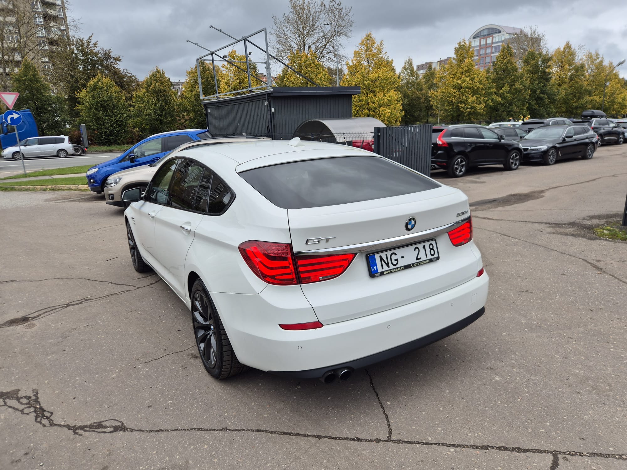 Car image 7