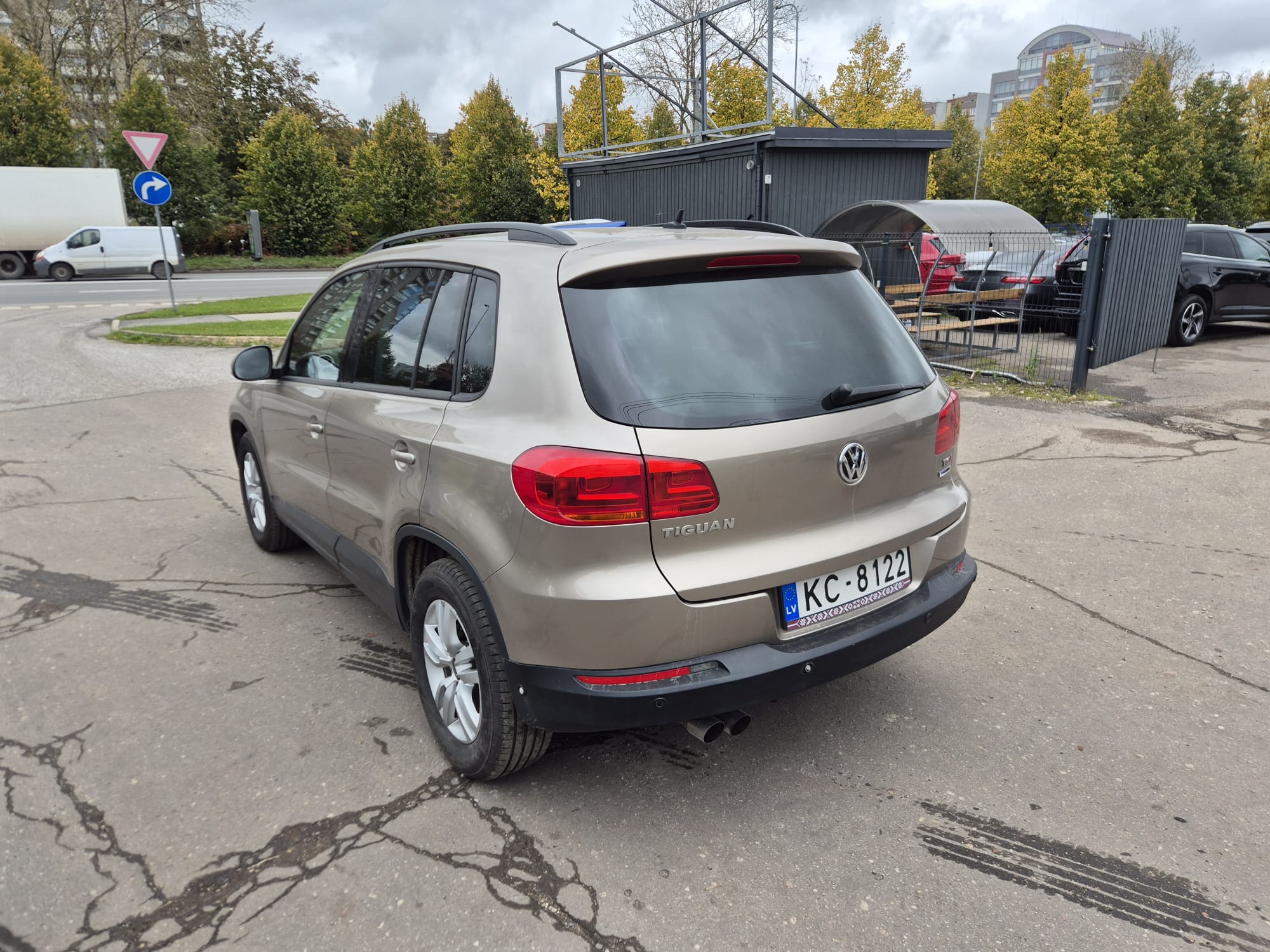 Car image 7