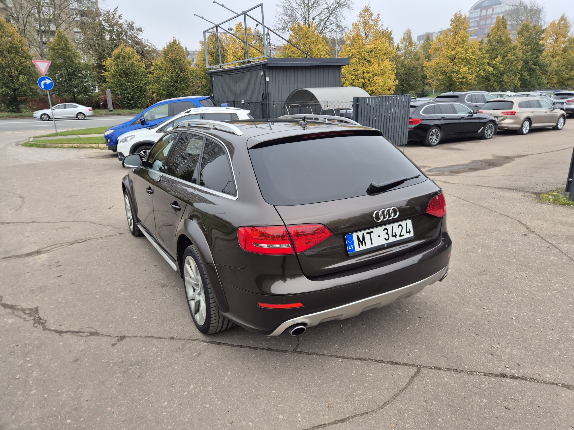 Car image 7