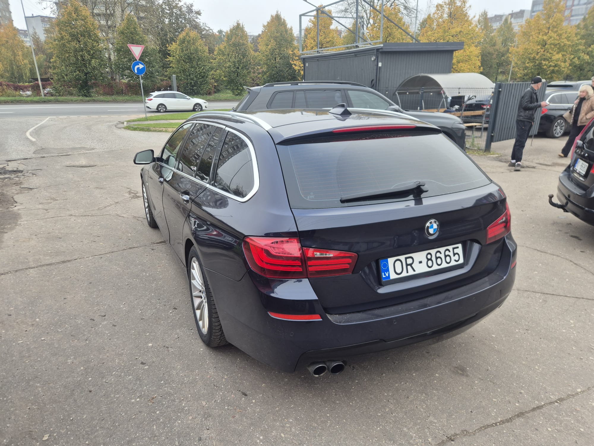 Car image 7