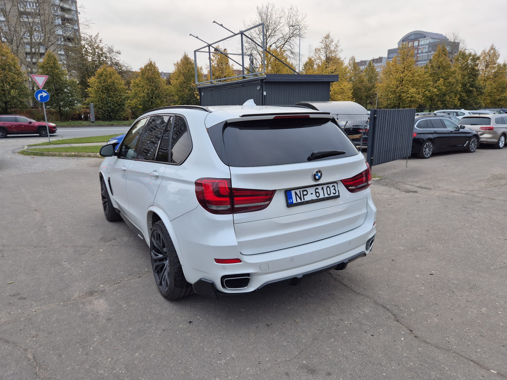 Car image 7