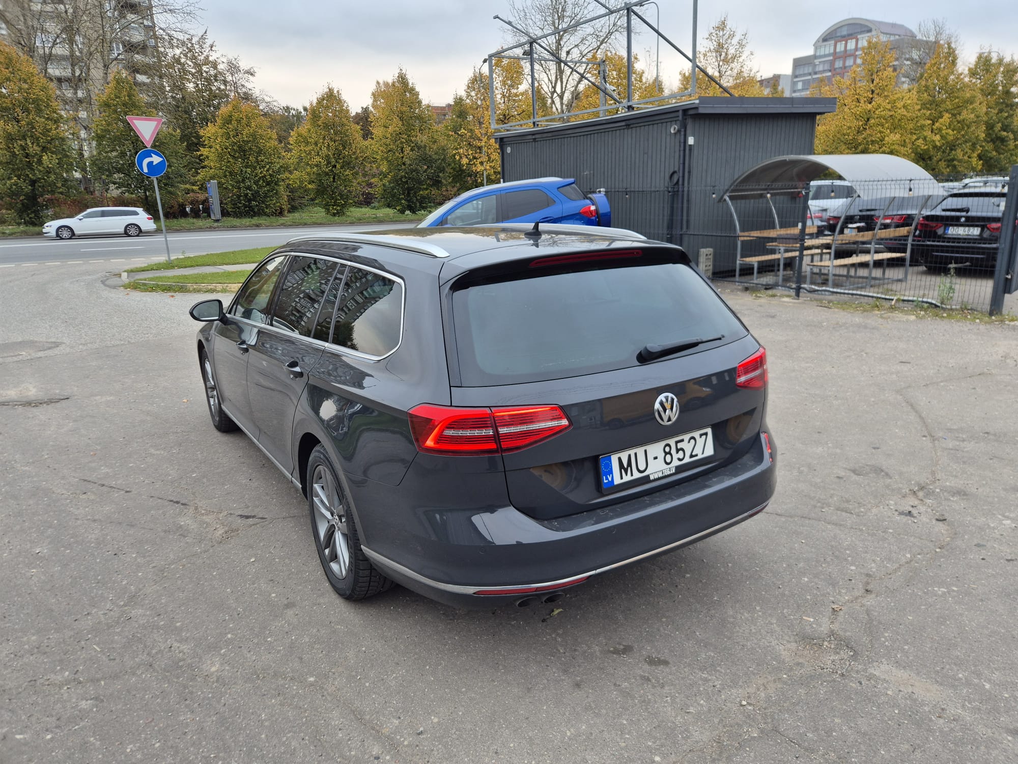 Car image 7