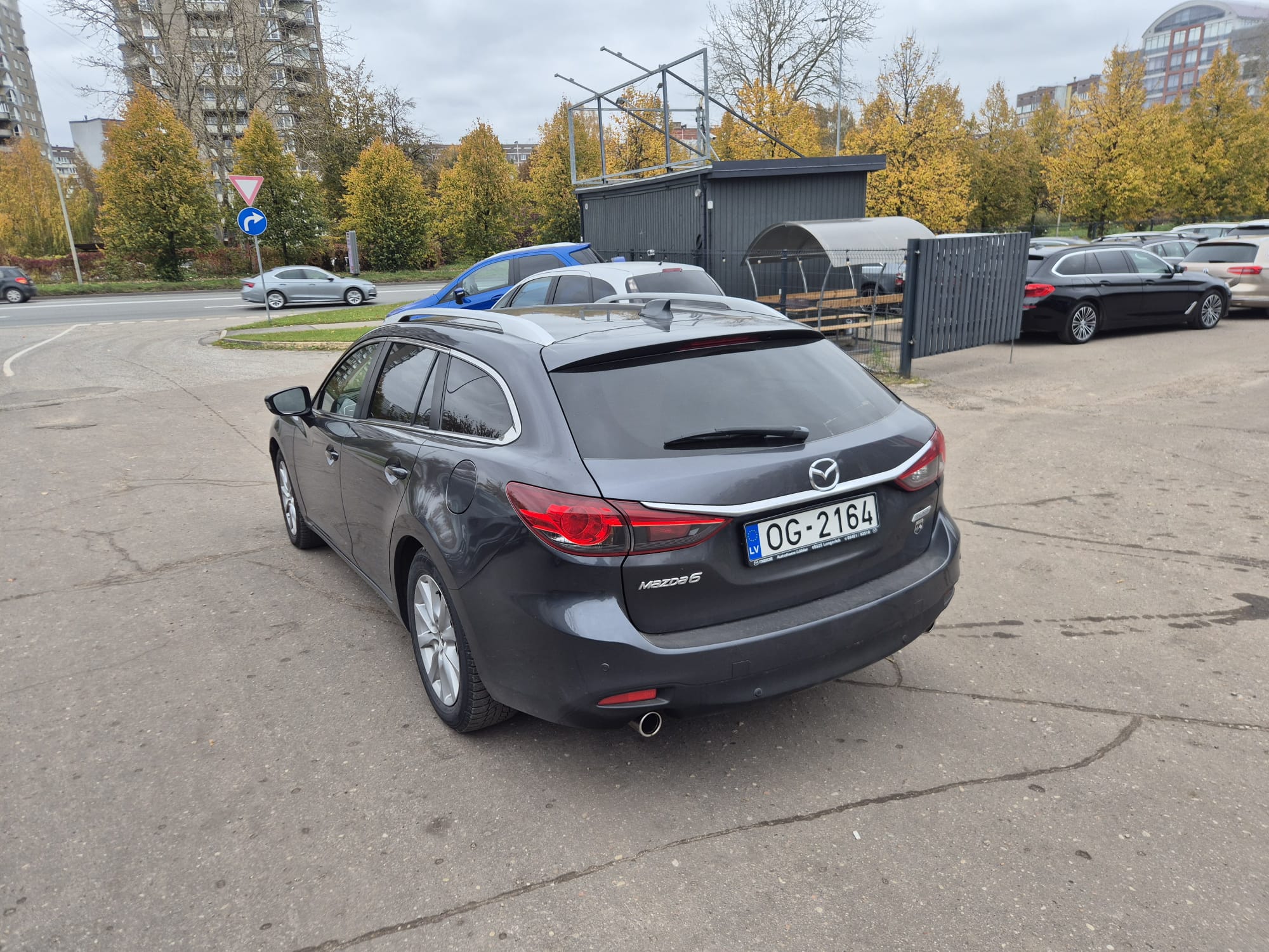 Car image 7
