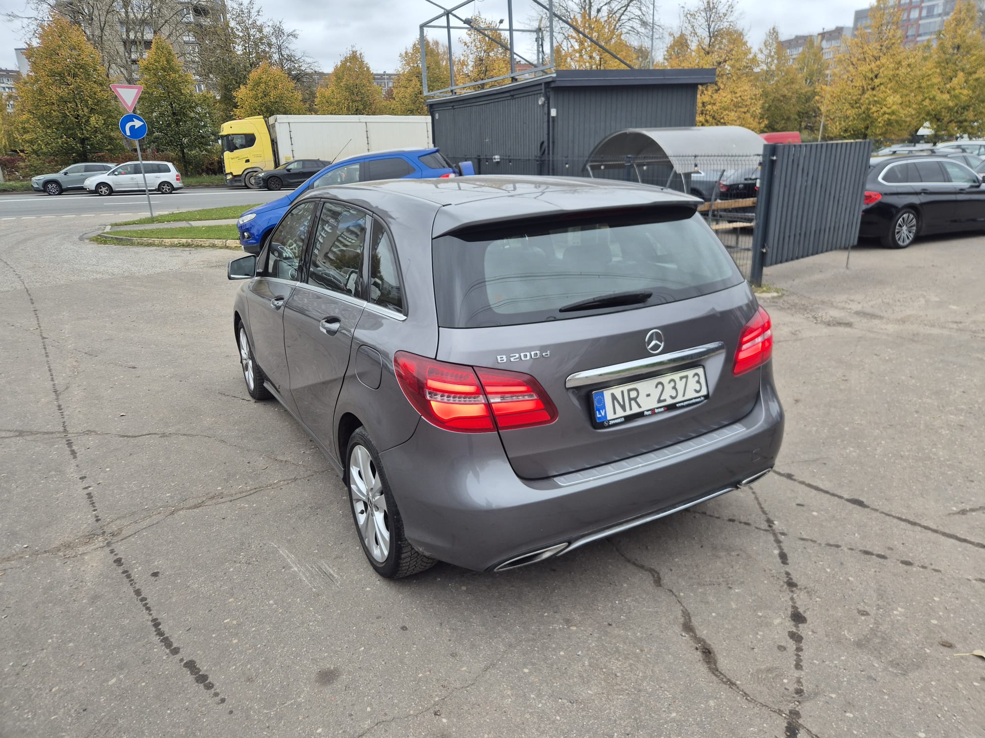 Car image 7
