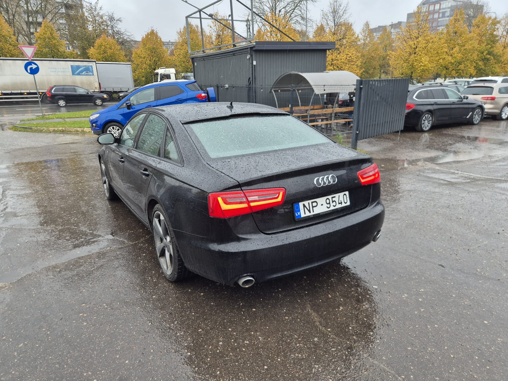 Car image 7