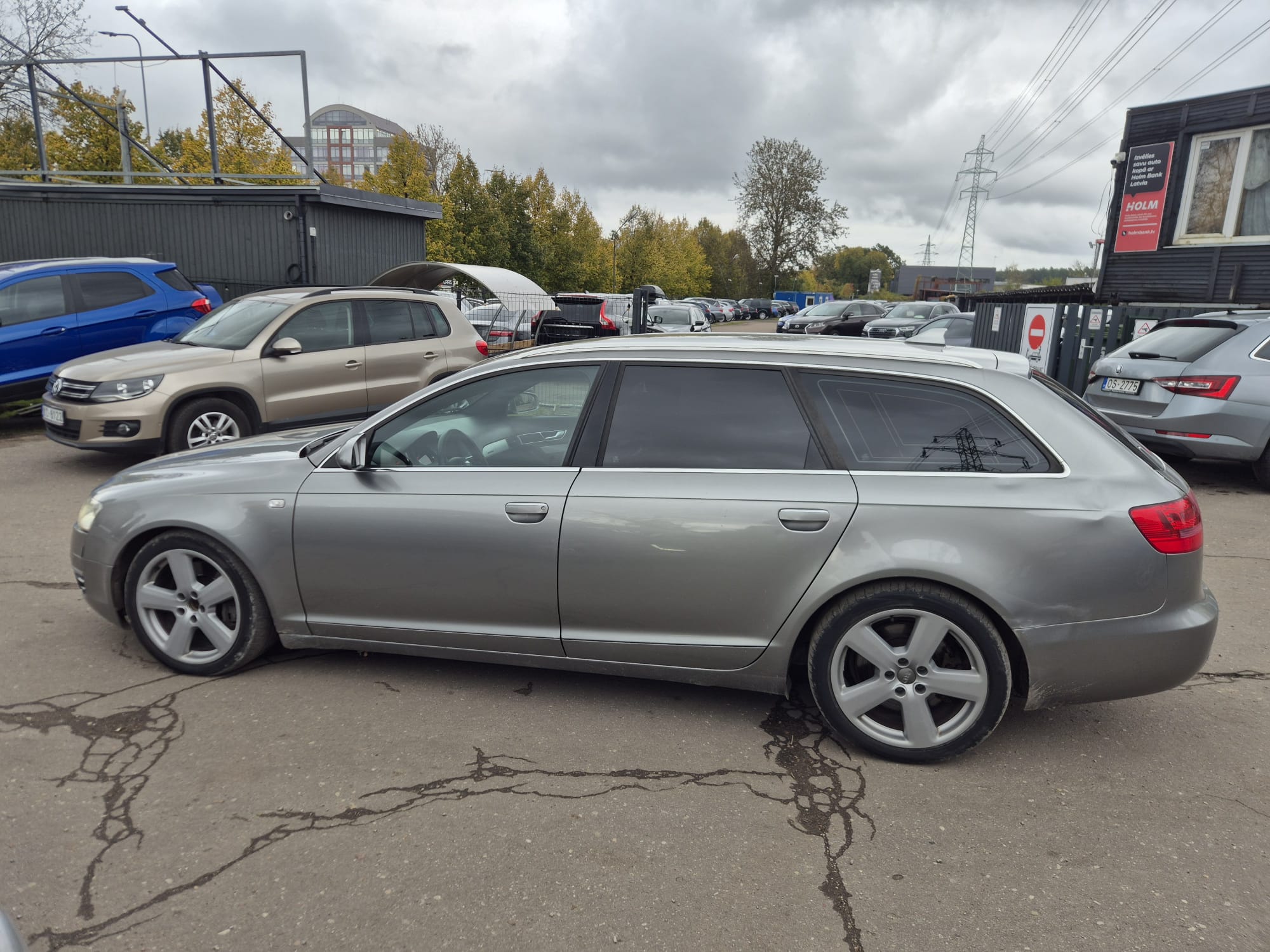 Car image 8
