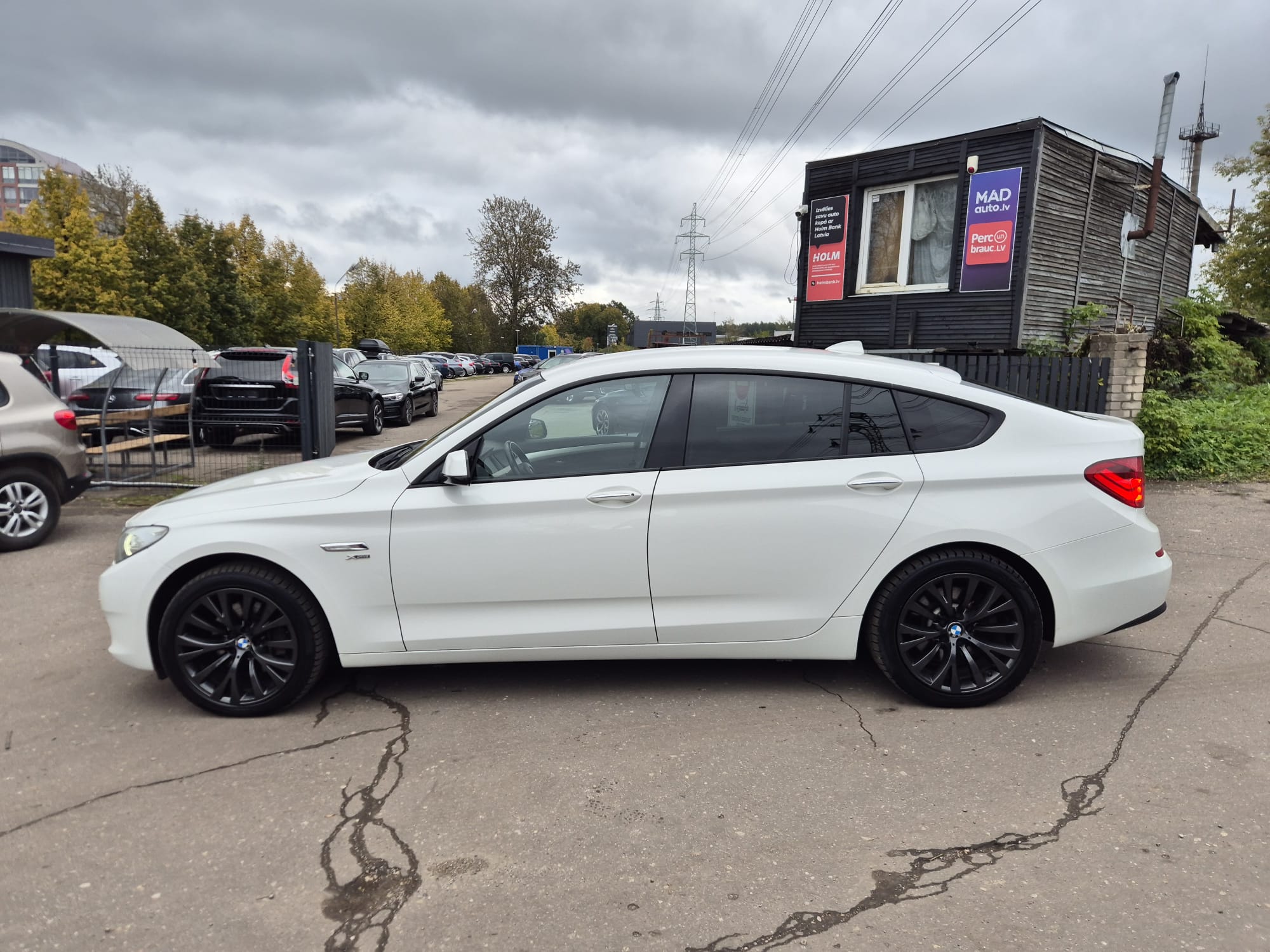 Car image 8