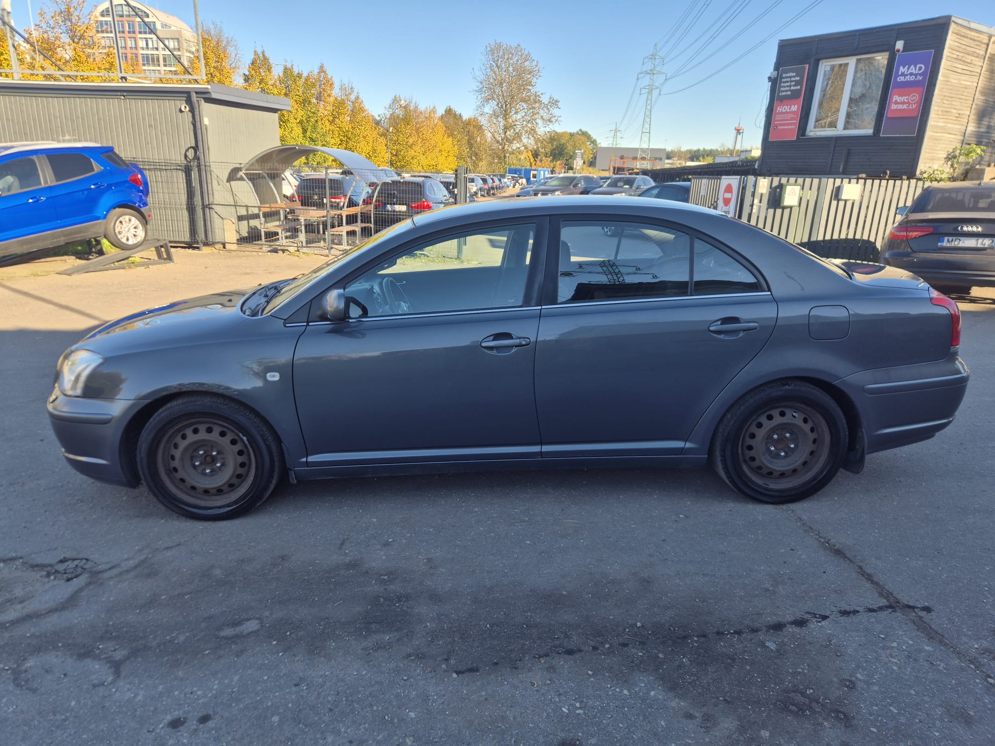 Car image 8