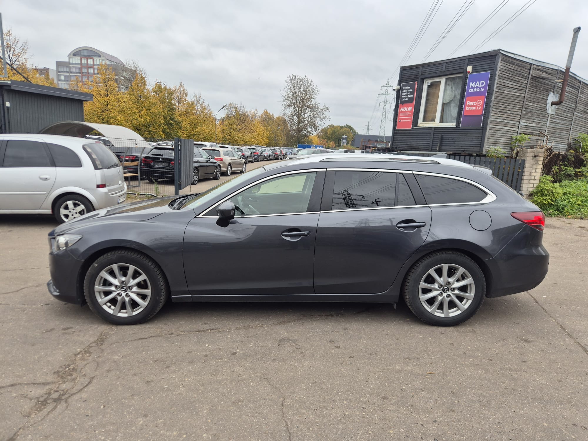Car image 8