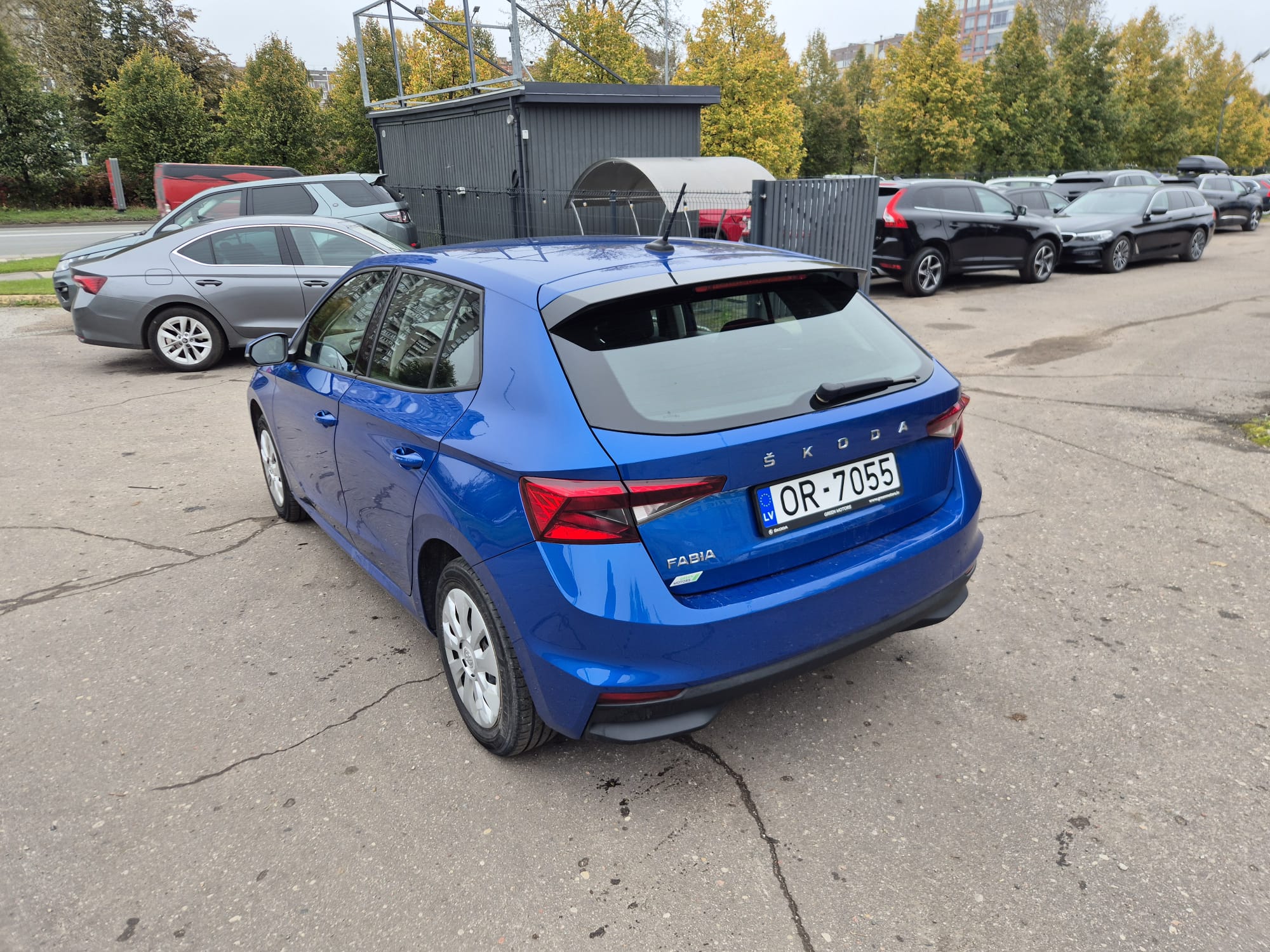 Car image 7