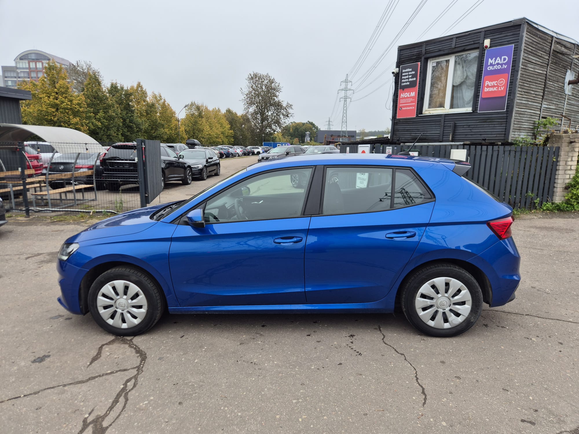 Car image 8
