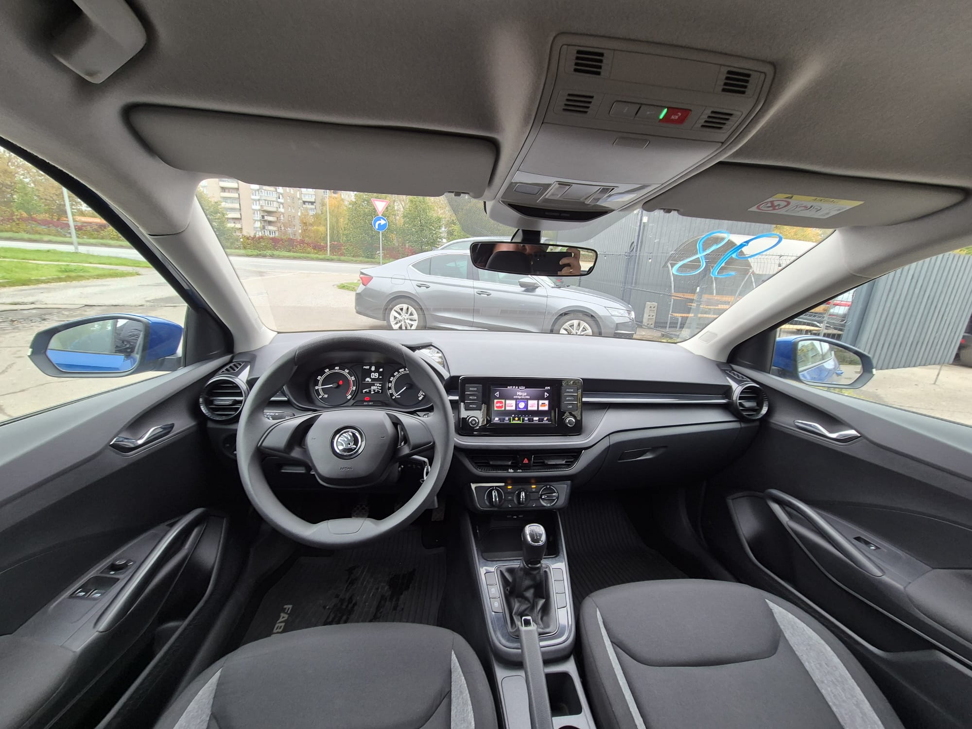 Car image 10
