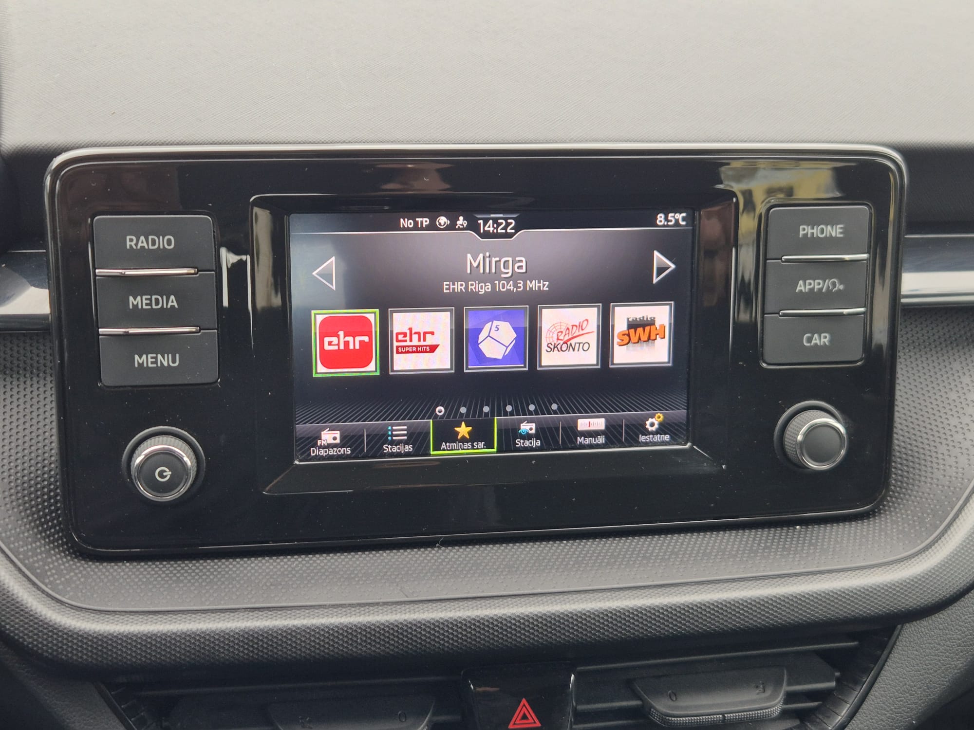 Car image 15
