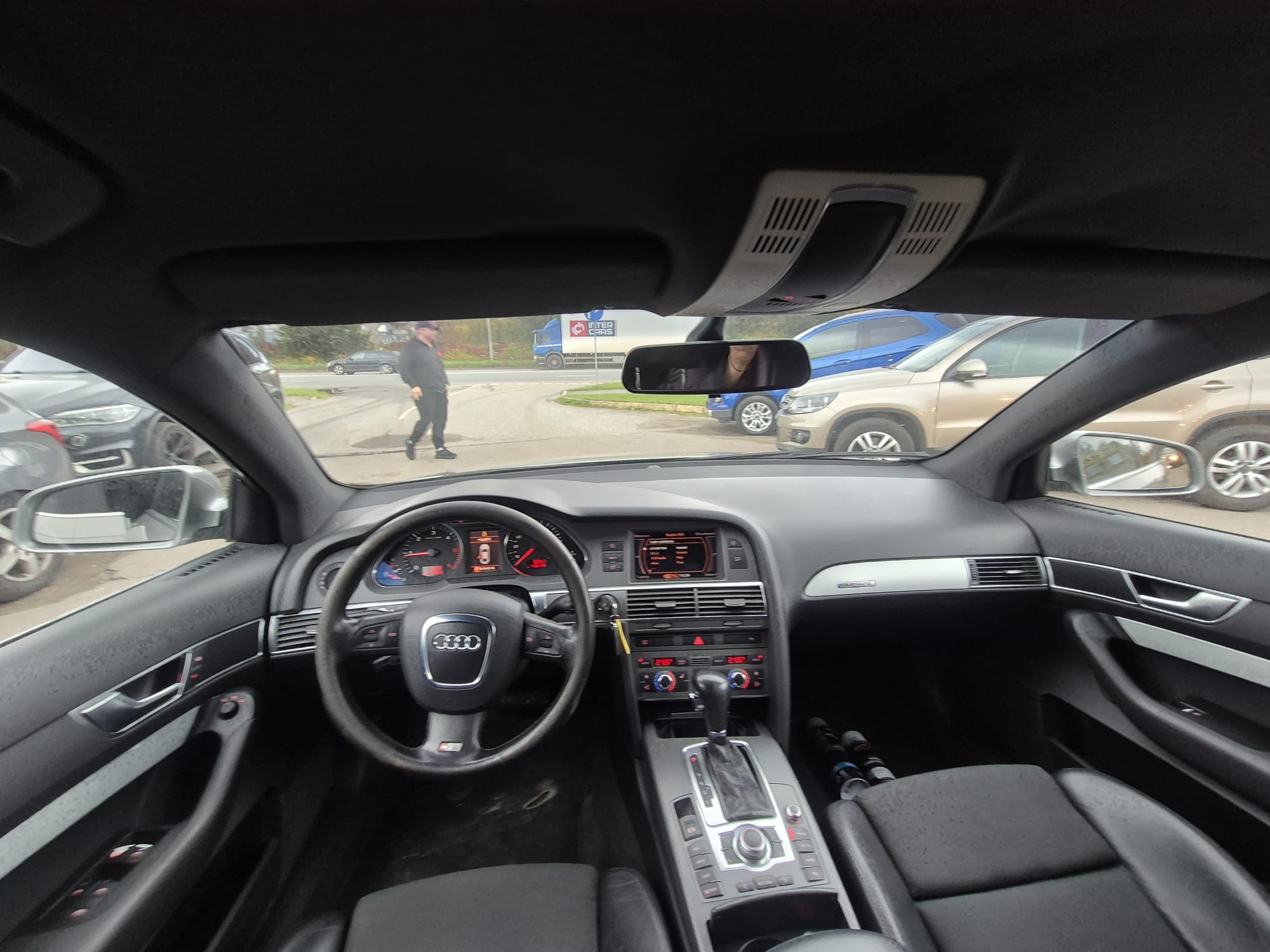 Car image 10
