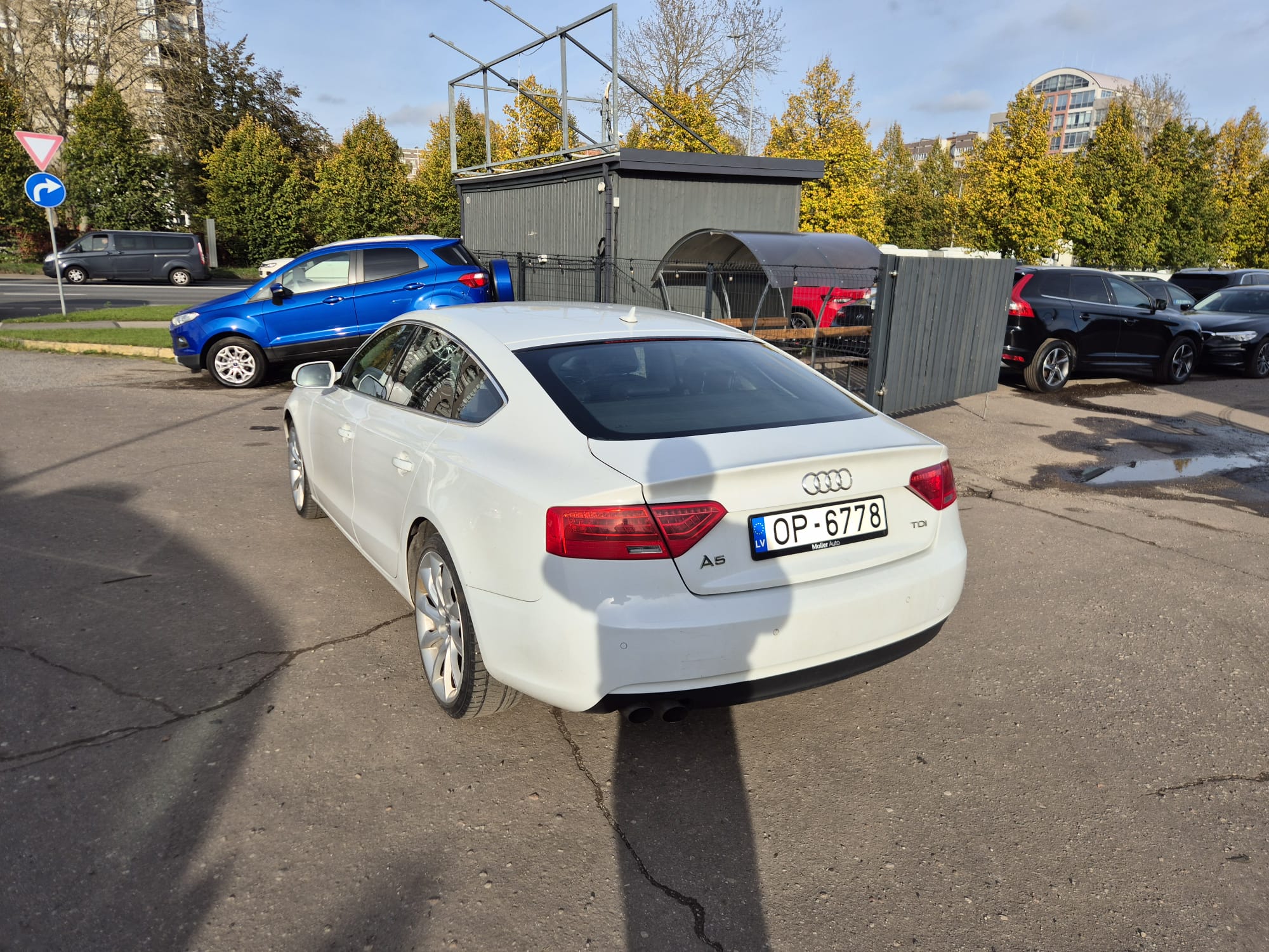 Car image 7