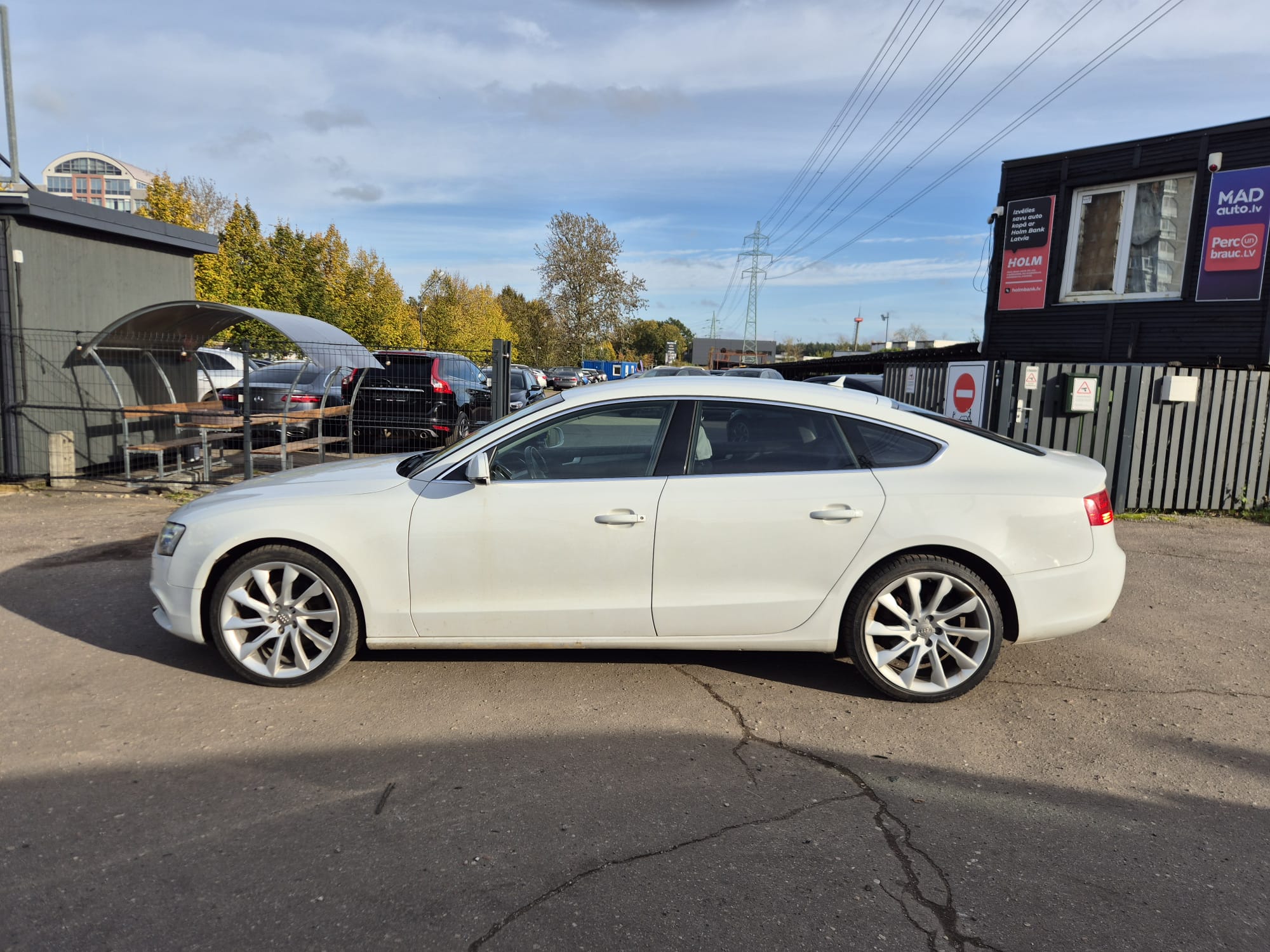 Car image 8