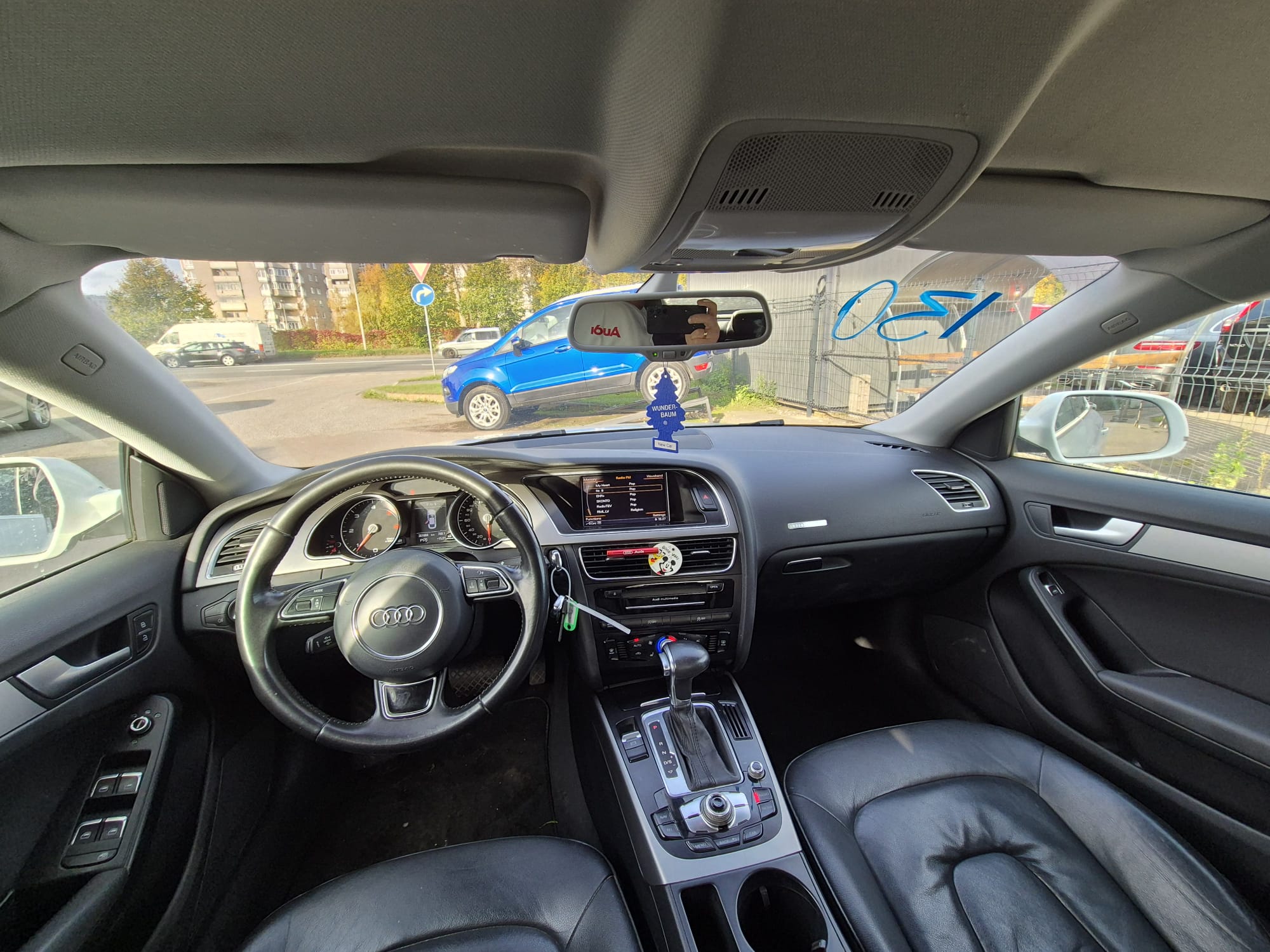 Car image 9