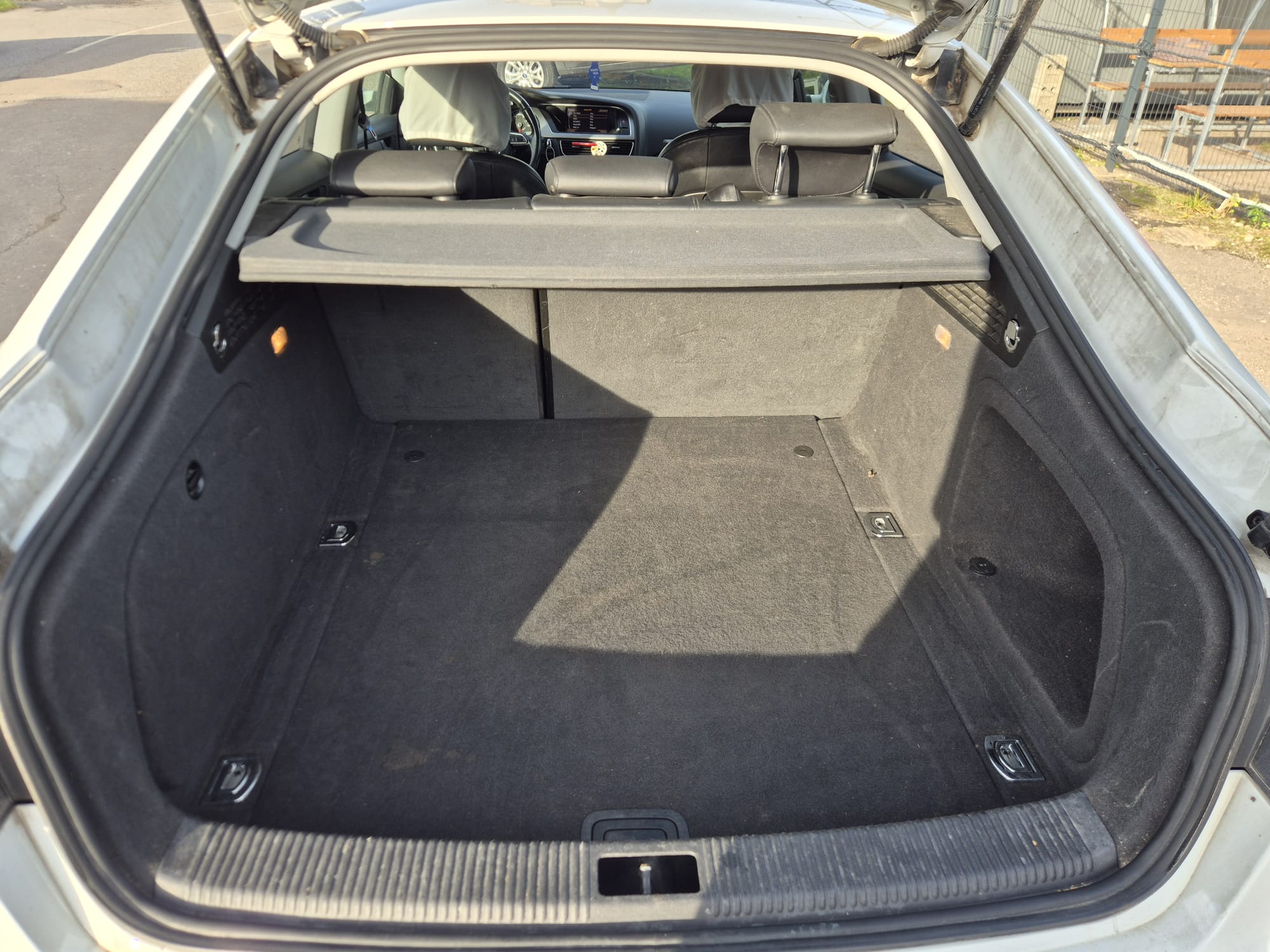 Car image 11