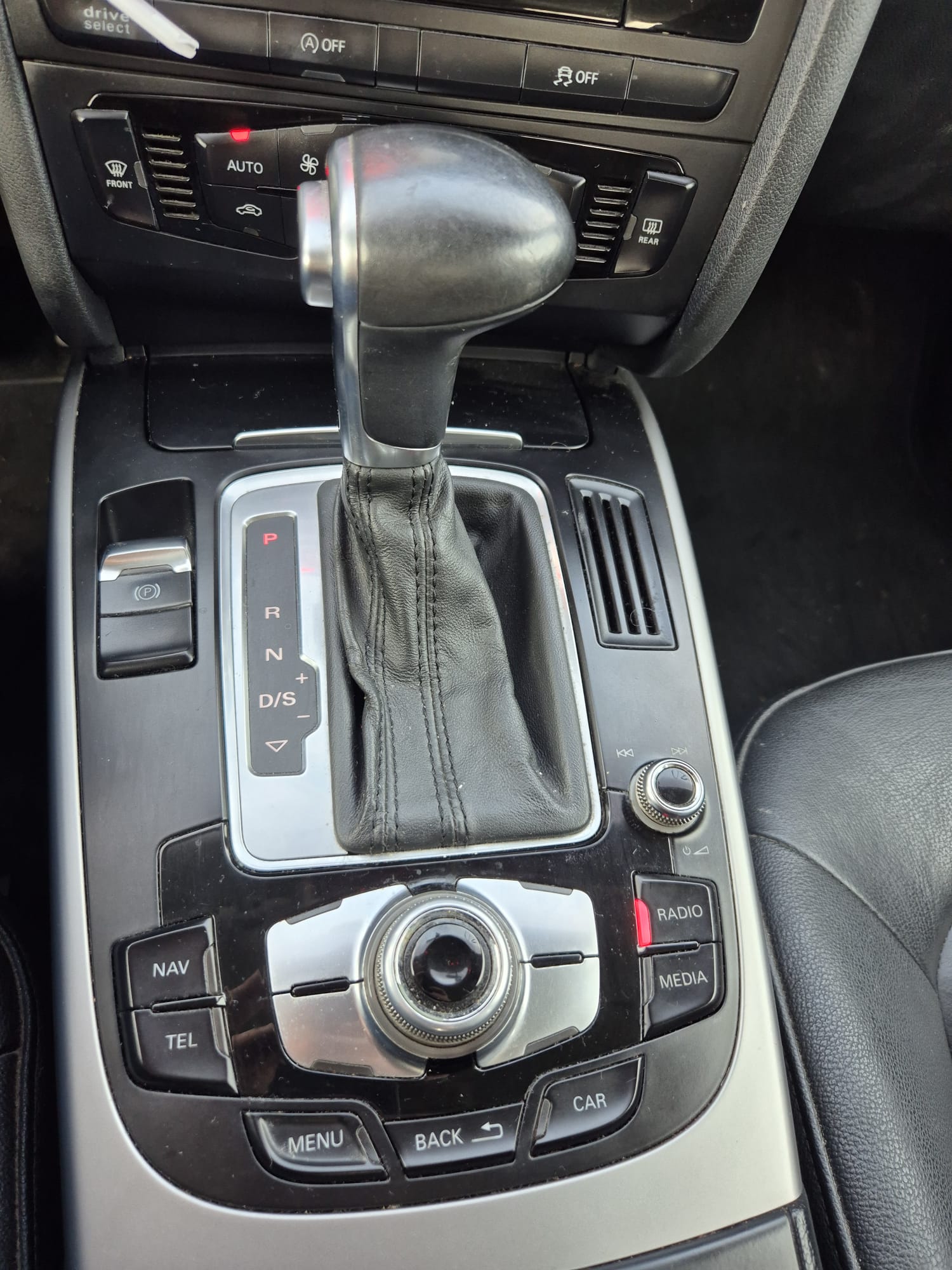 Car image 14