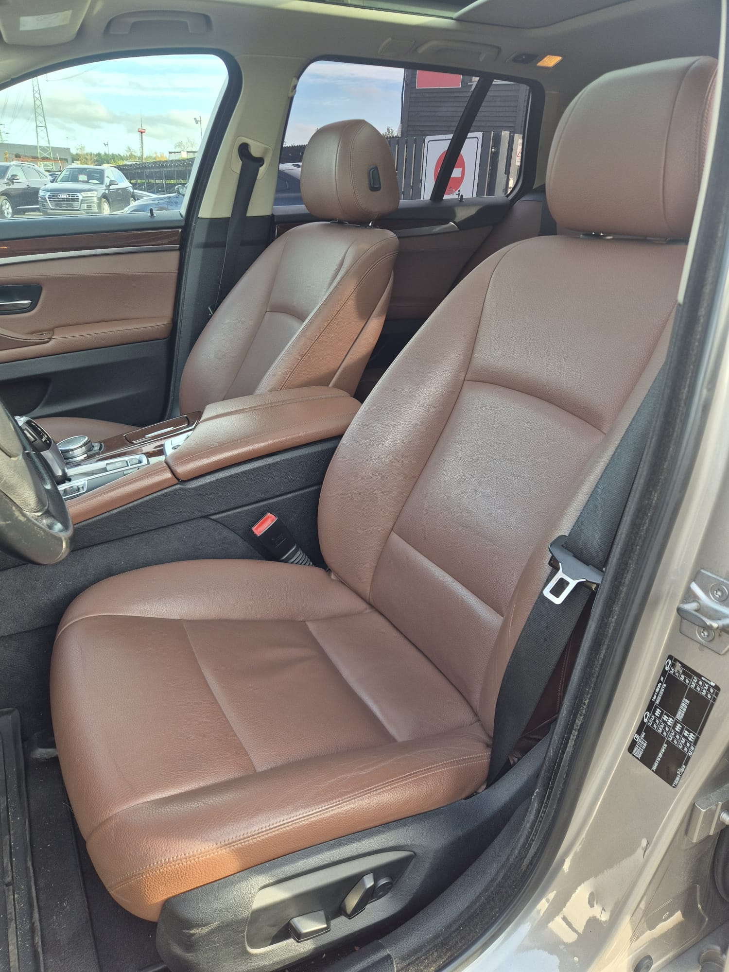 Car image 23