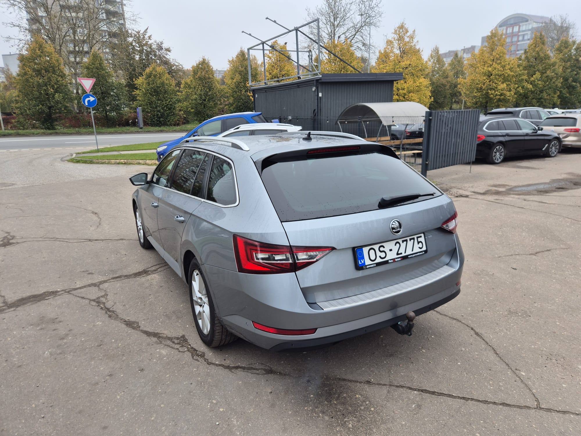 Car image 7