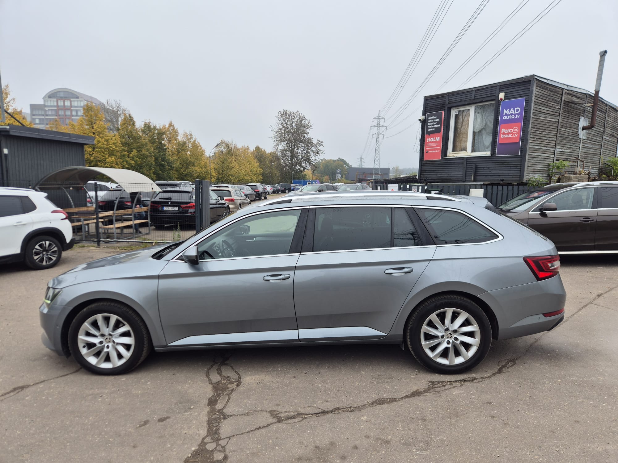 Car image 8