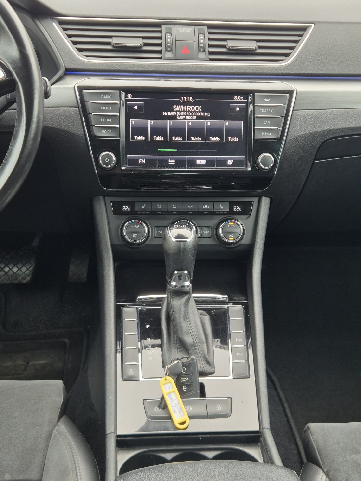 Car image 12