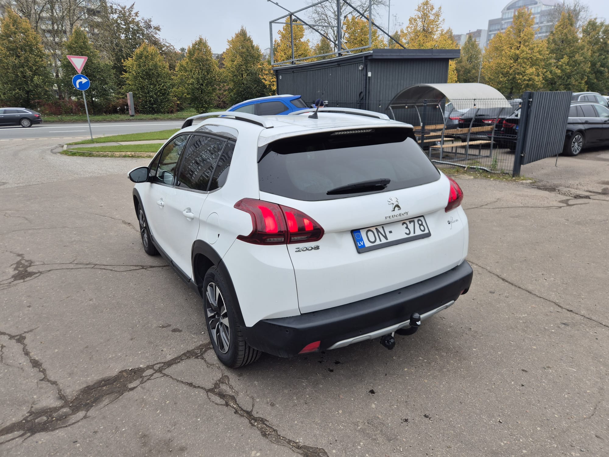 Car image 7