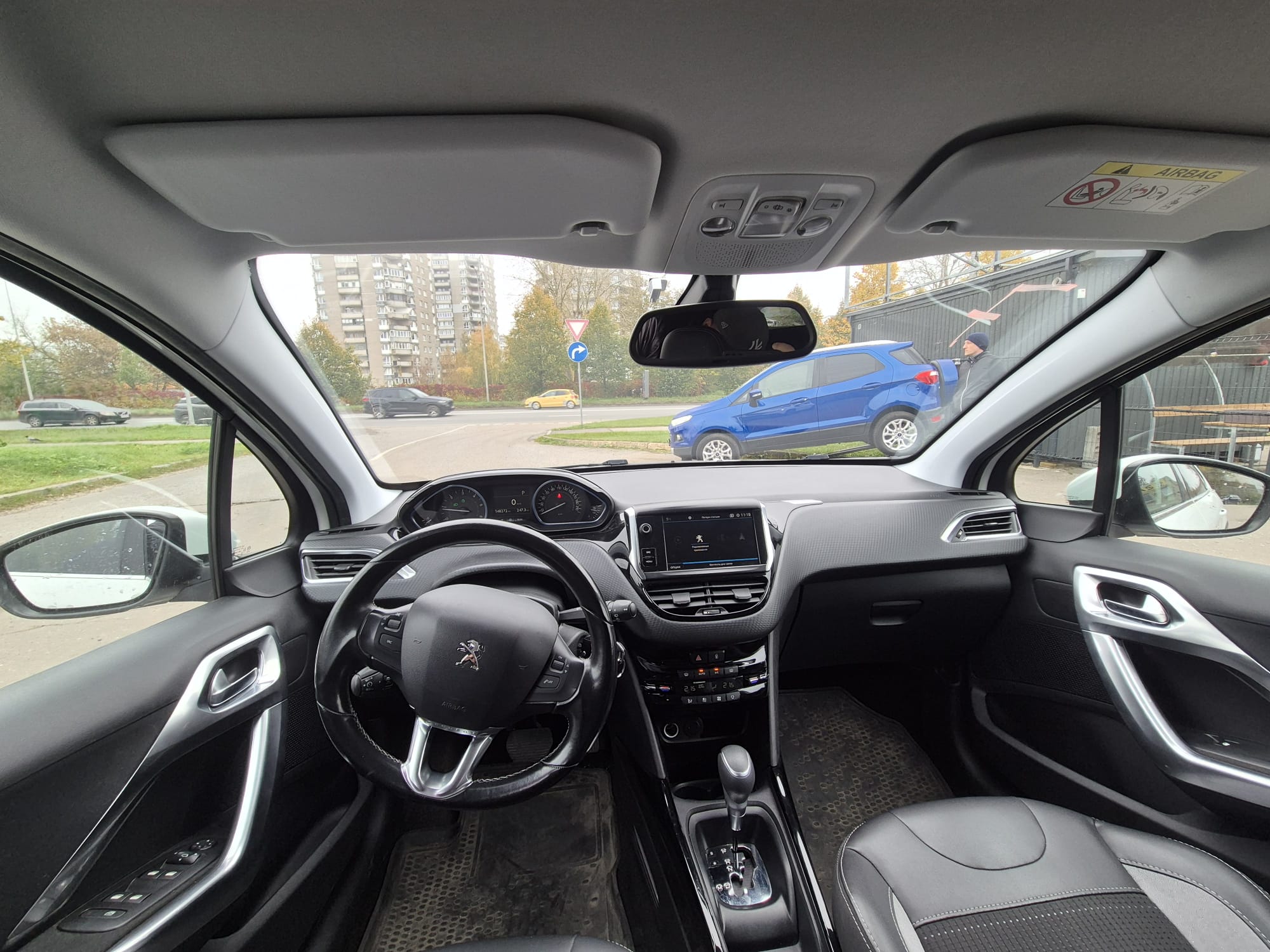 Car image 10
