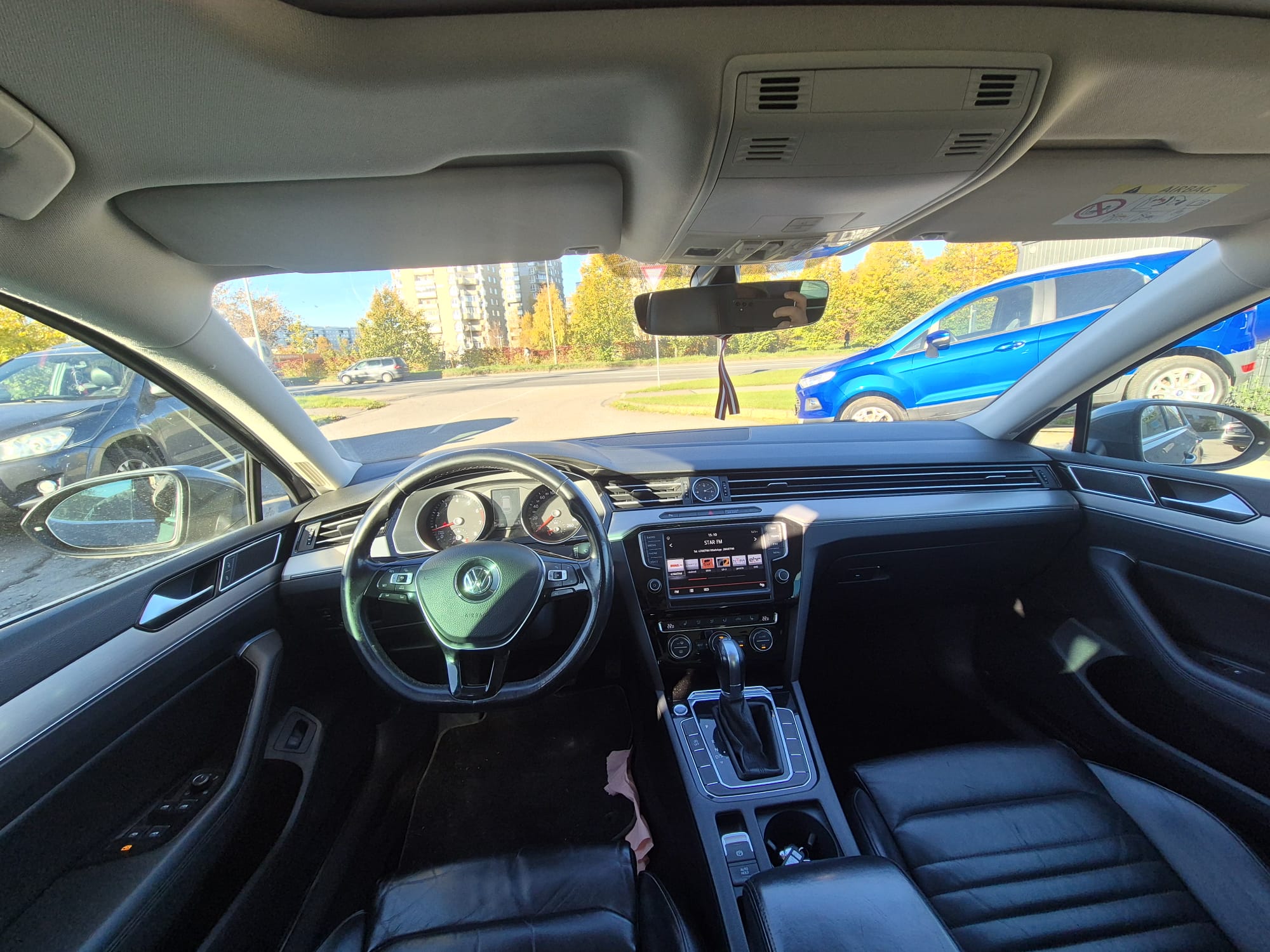 Car image 15