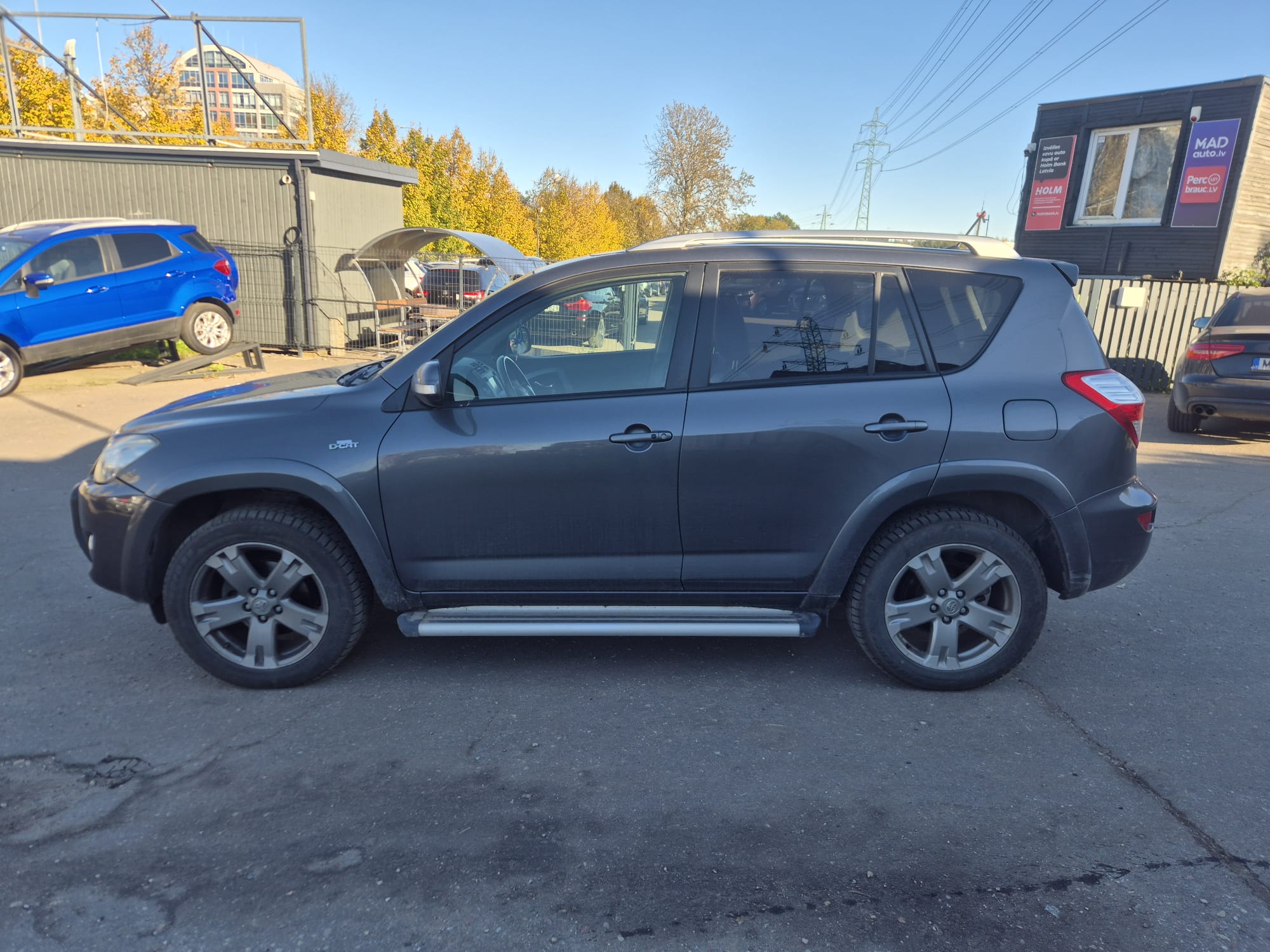 Car image 8