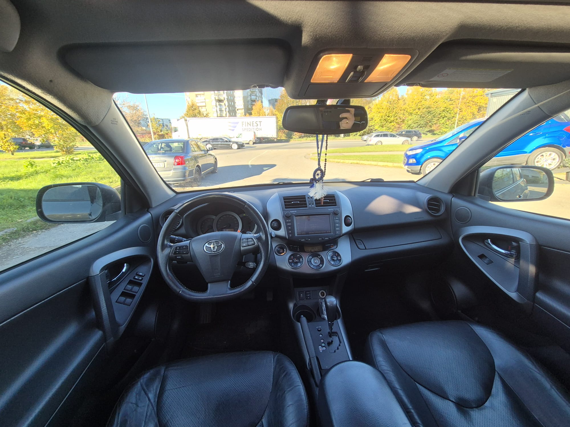 Car image 9